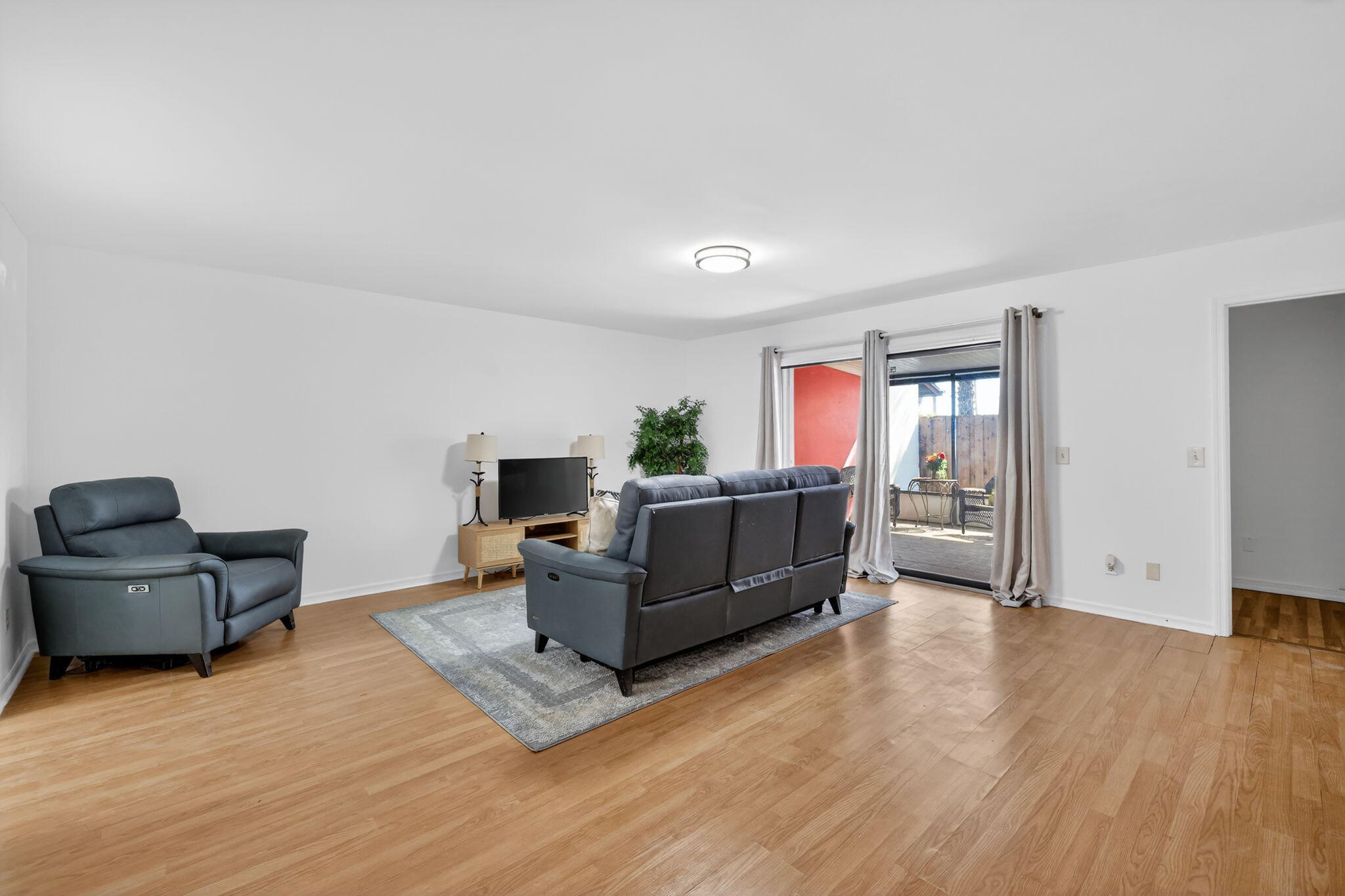 2090 Colonial Road 5