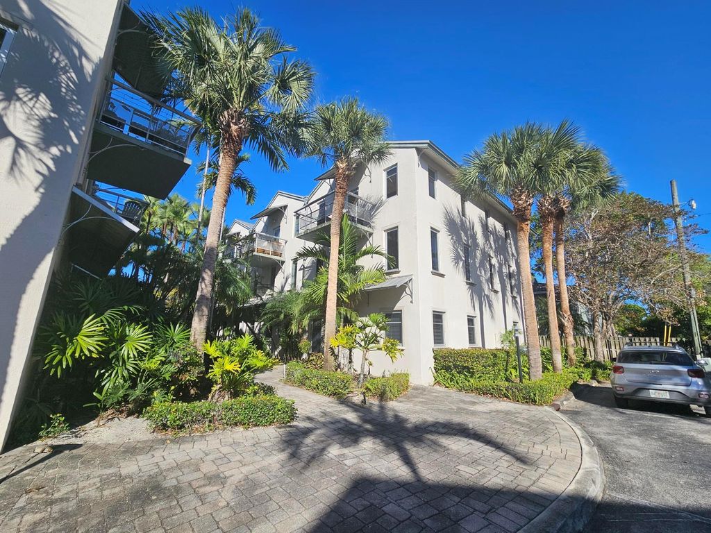 Photo of 812 SW 4th Avenue #8, Fort Lauderdale, FL 33315 (MLS # B26031881)