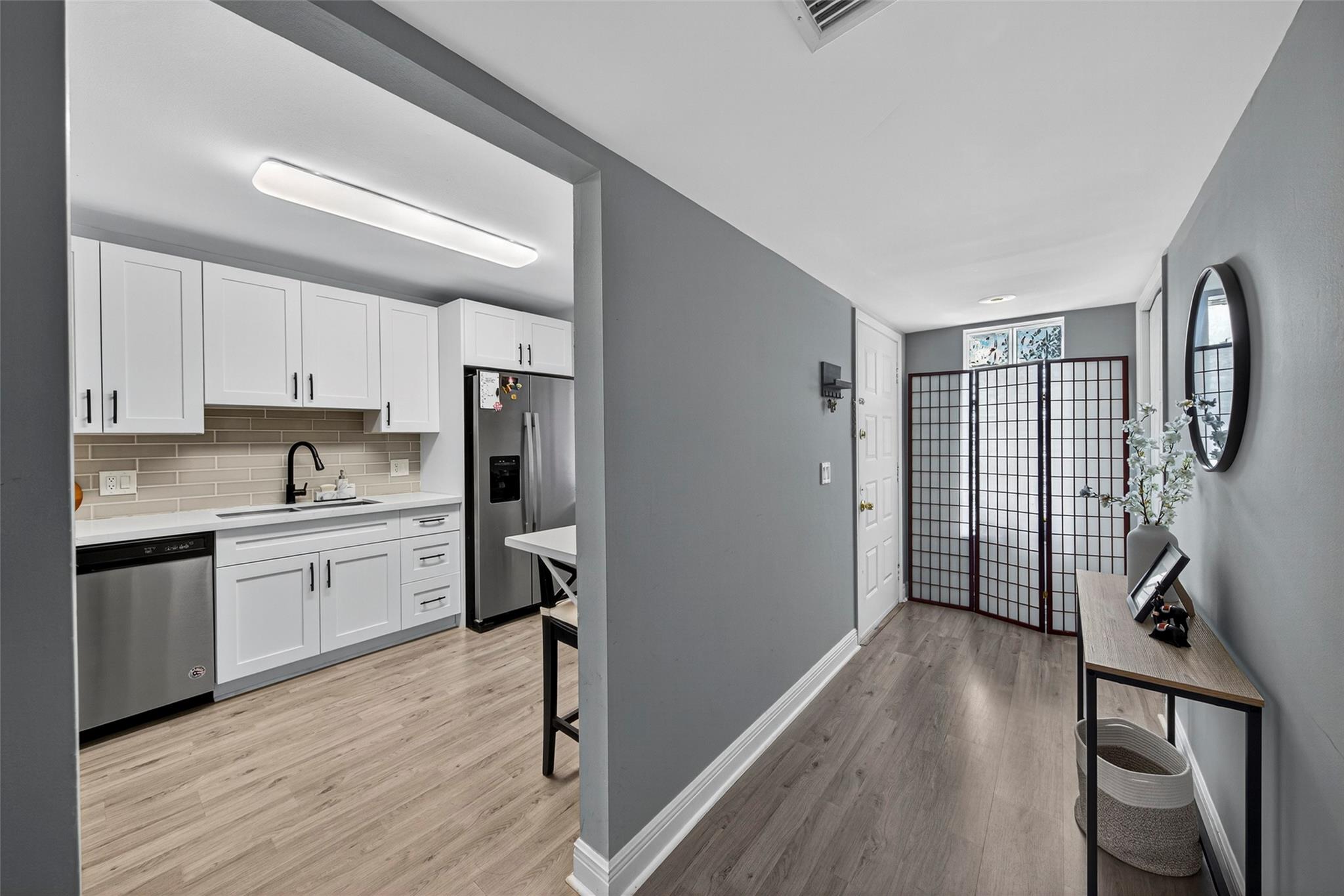 View photos, virtual tours, details... 412 Lakeview Dr 202
