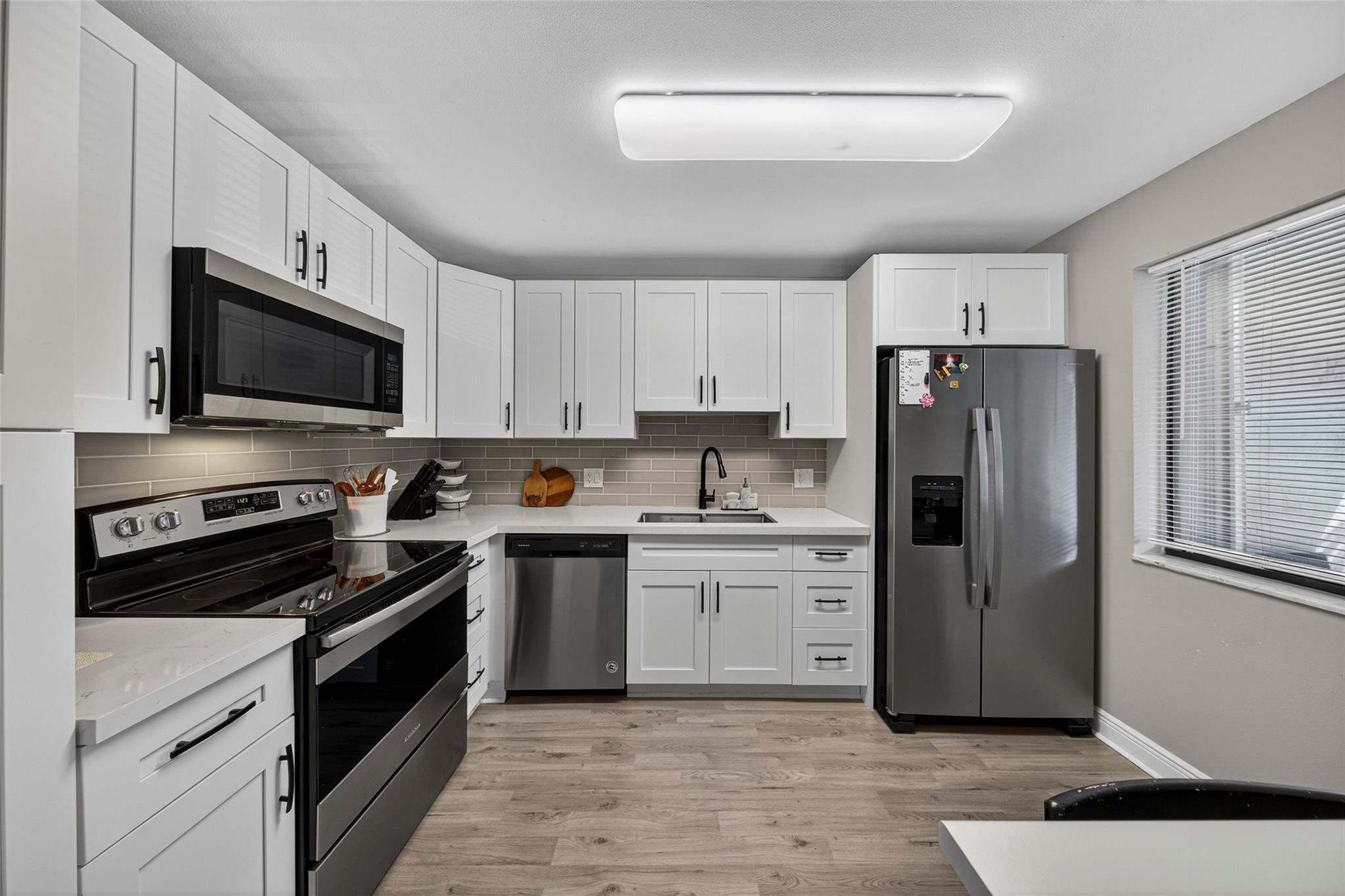 View photos, virtual tours, details... 412 Lakeview Dr 202