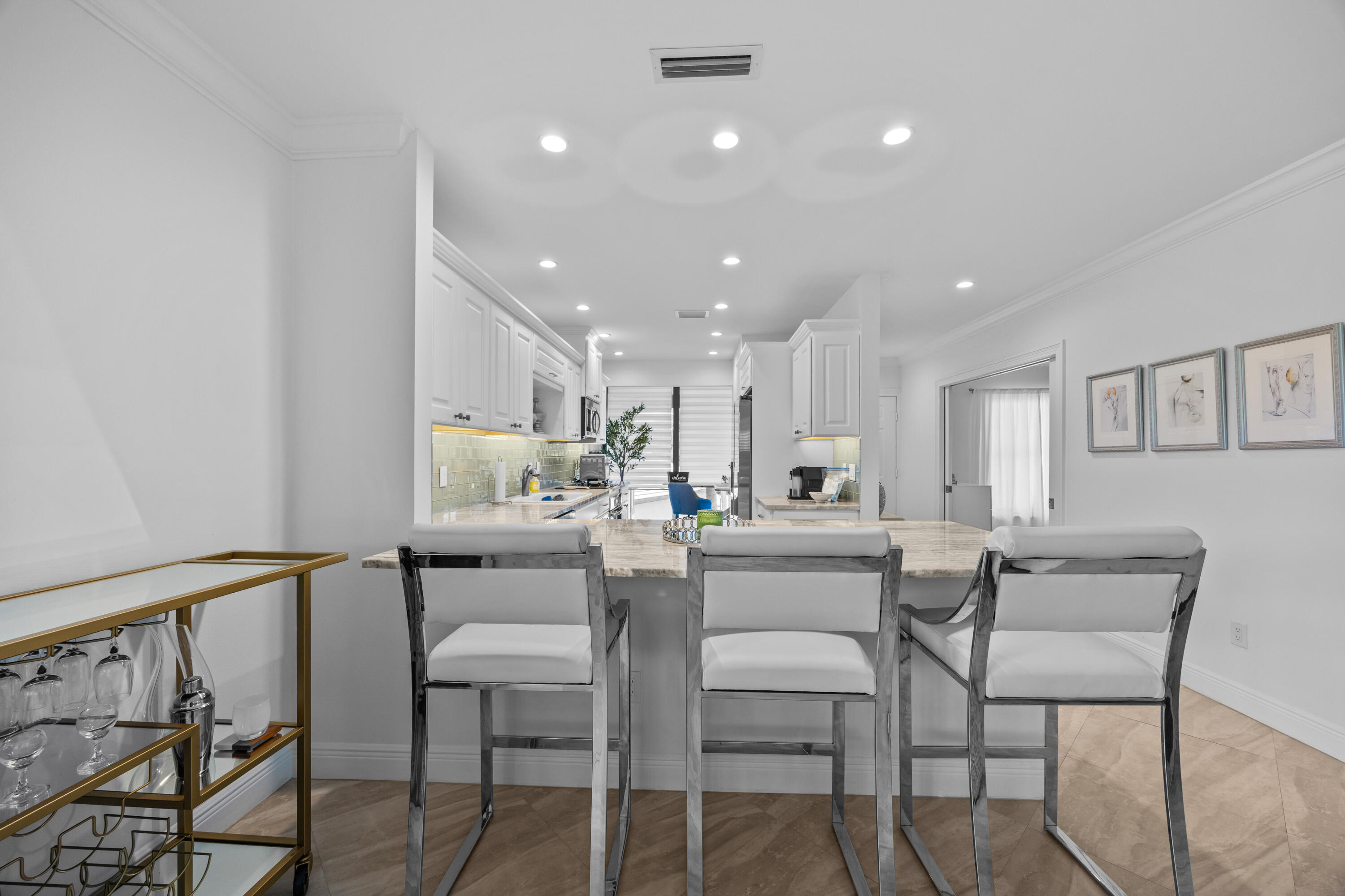 MEADOW BROOK COND DECL FILED 5-19-81 - Residential