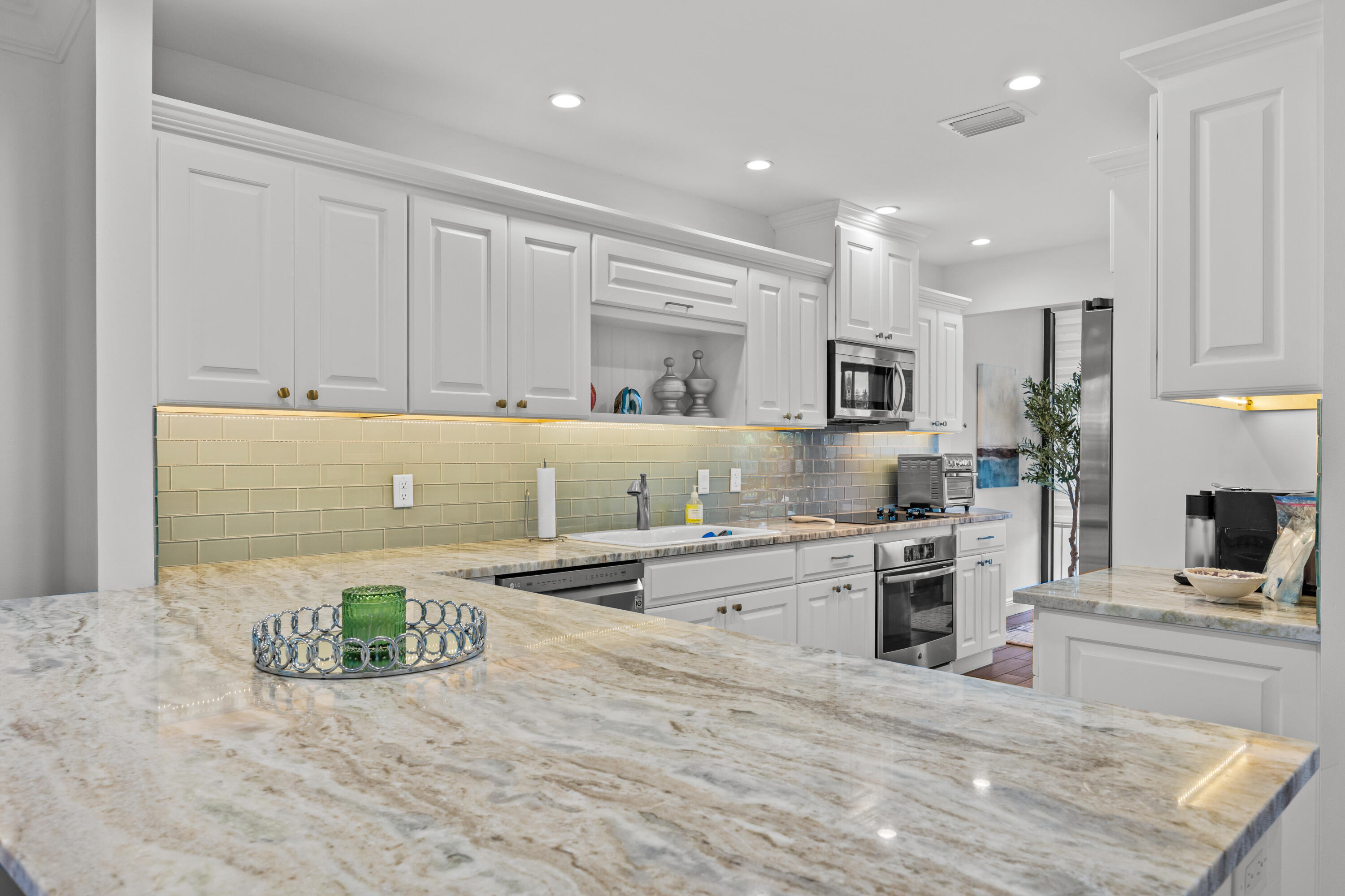 MEADOW BROOK COND DECL FILED 5-19-81 - Residential