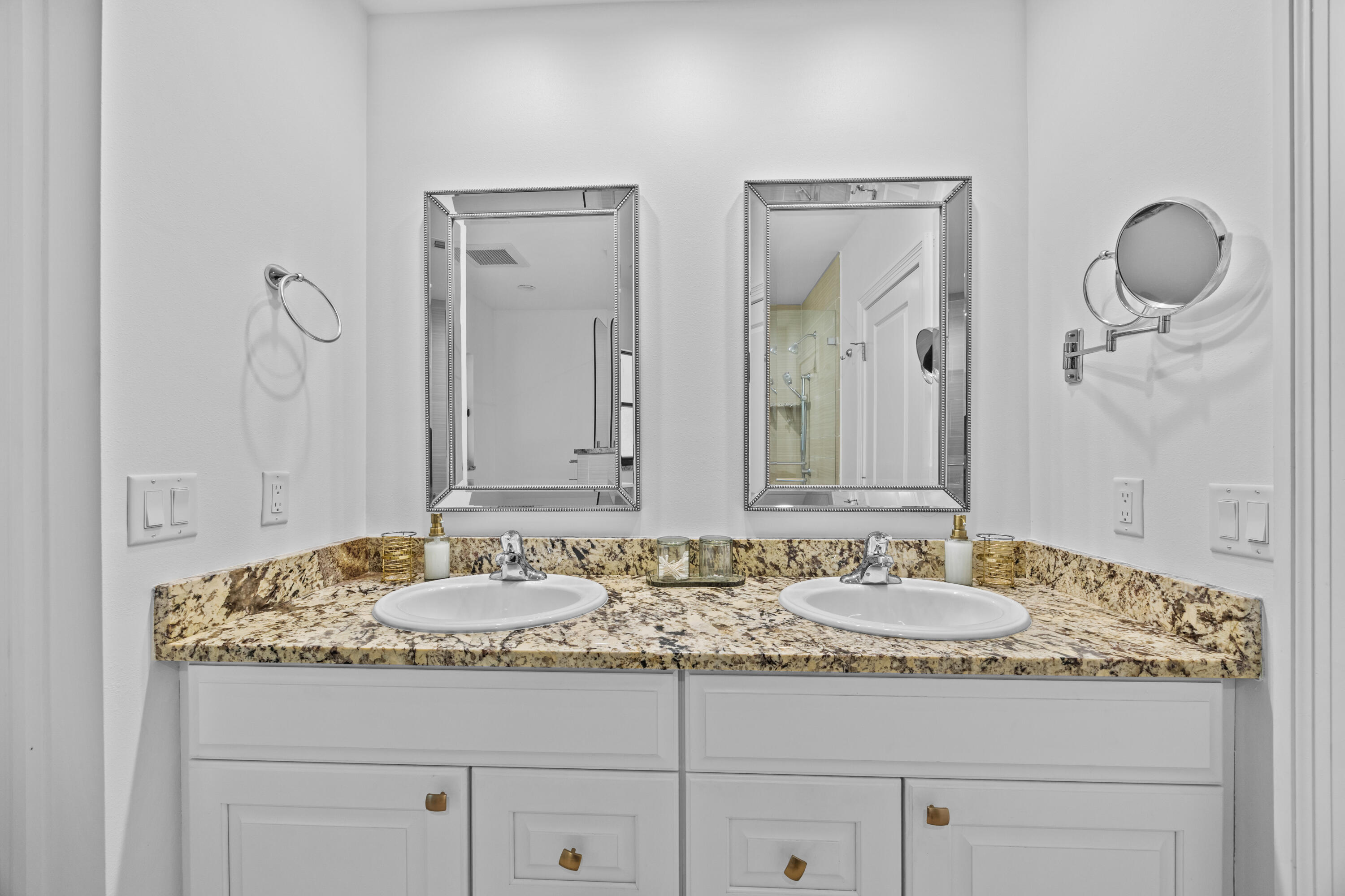 MEADOW BROOK COND DECL FILED 5-19-81 - Residential