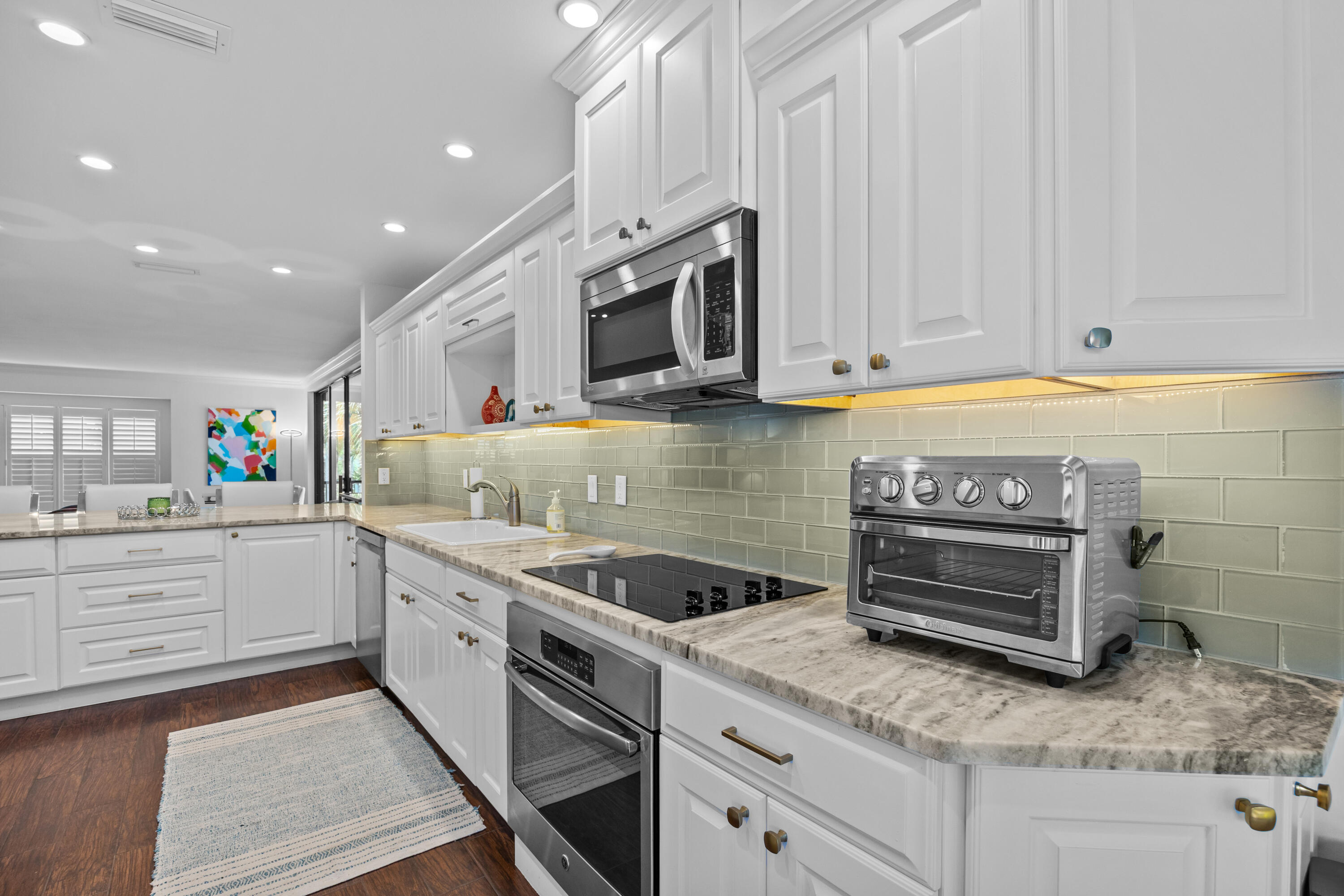 MEADOW BROOK COND DECL FILED 5-19-81 - Residential