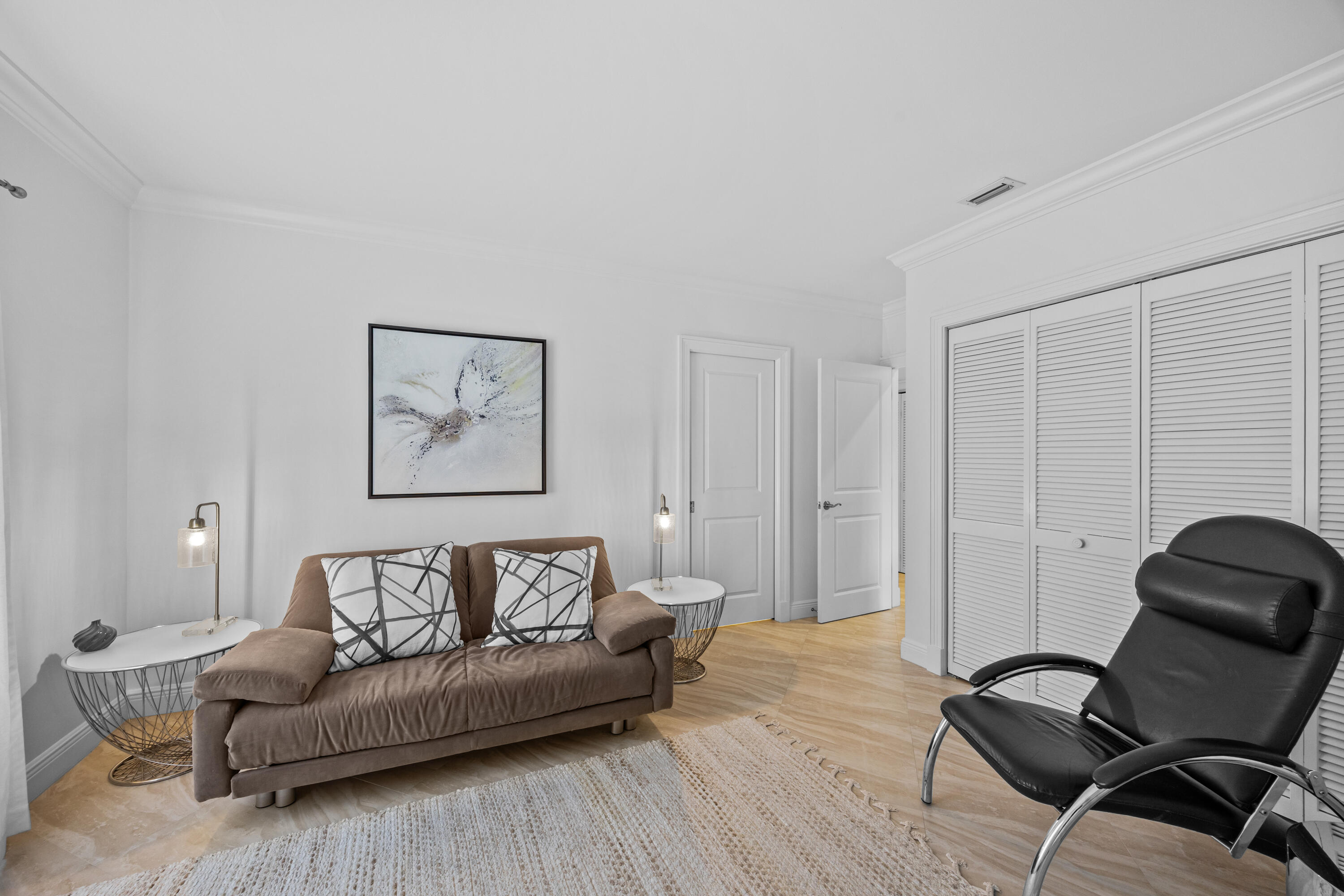 MEADOW BROOK COND DECL FILED 5-19-81 - Residential