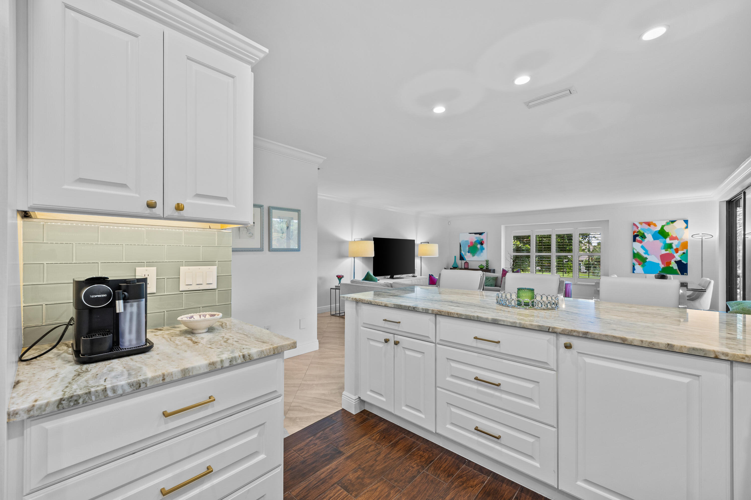 MEADOW BROOK COND DECL FILED 5-19-81 - Residential