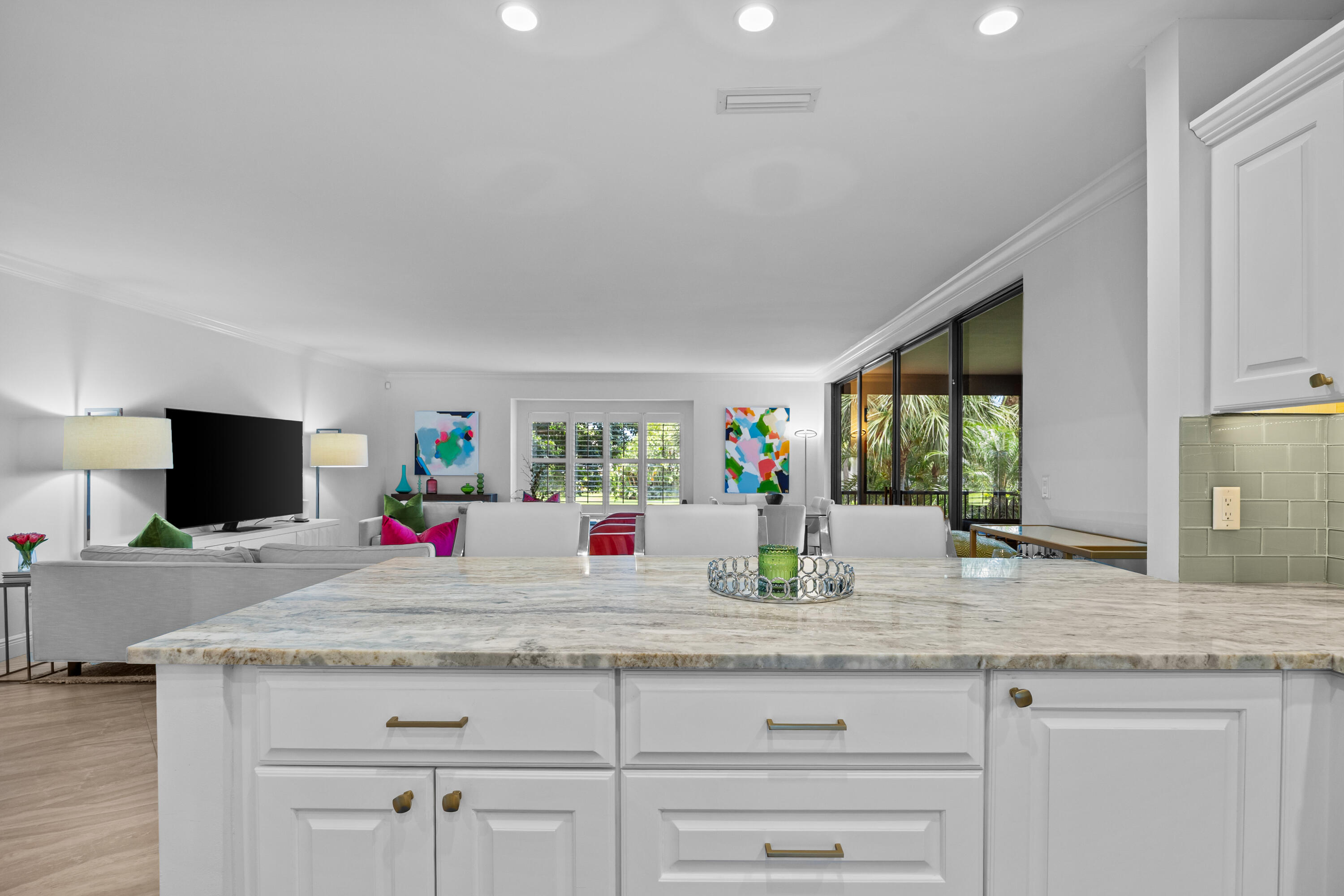 MEADOW BROOK COND DECL FILED 5-19-81 - Residential