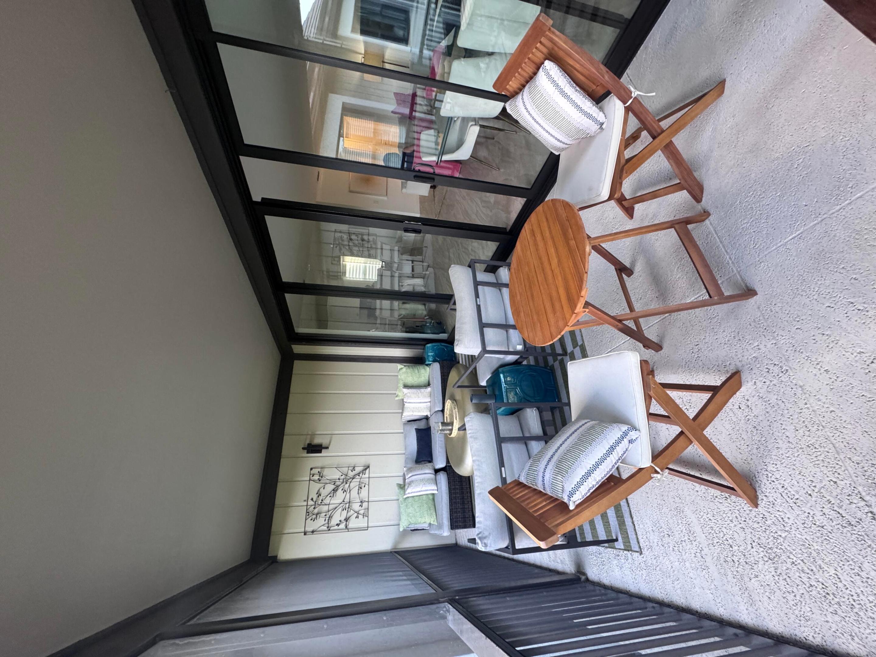 MEADOW BROOK COND DECL FILED 5-19-81 - Residential