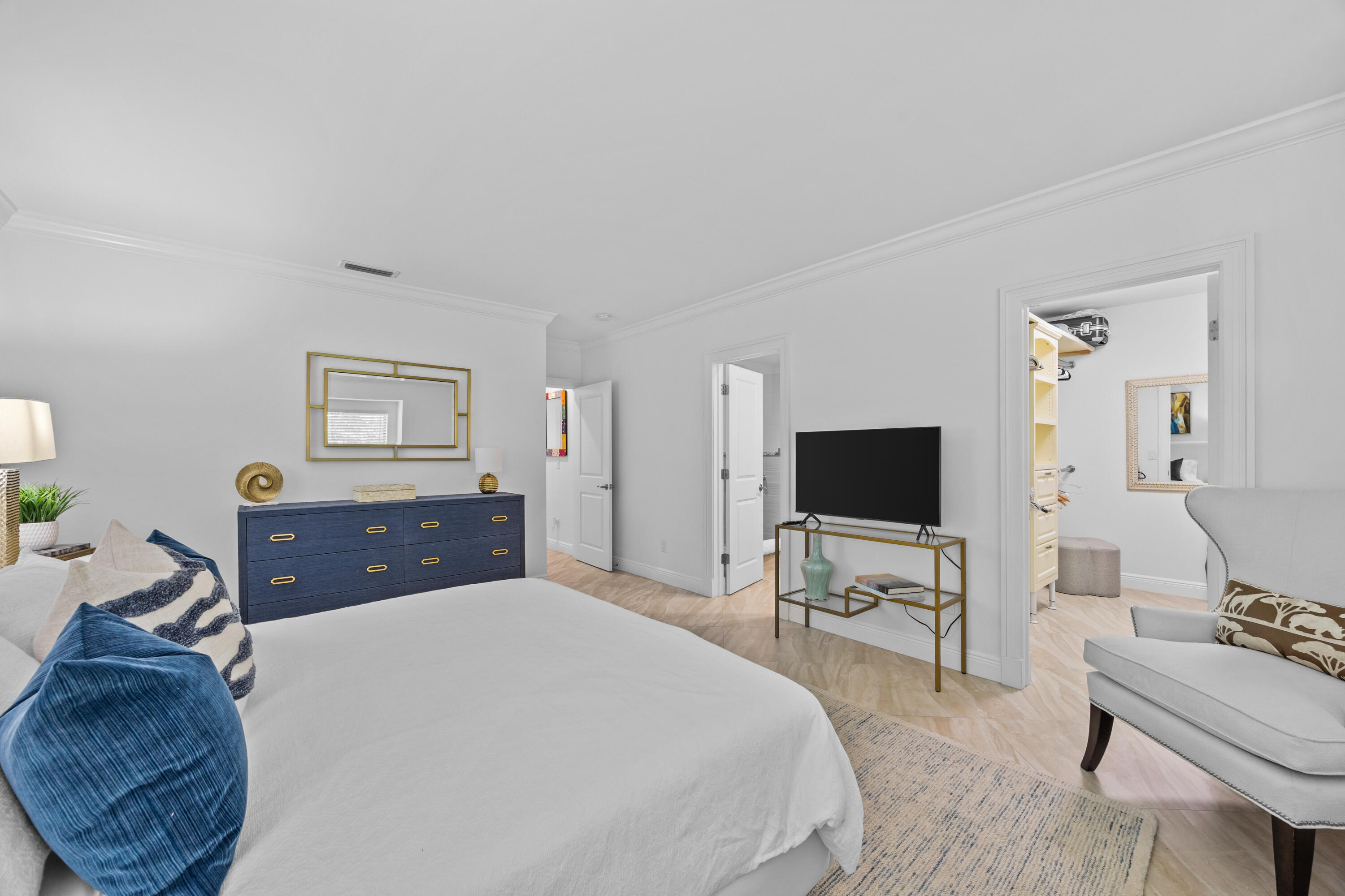 MEADOW BROOK COND DECL FILED 5-19-81 - Residential