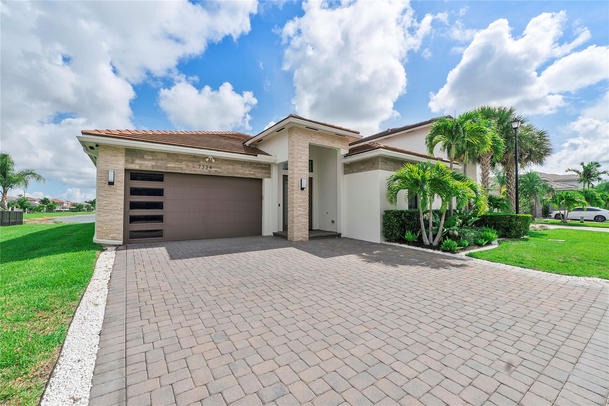 7324 Stella Ln