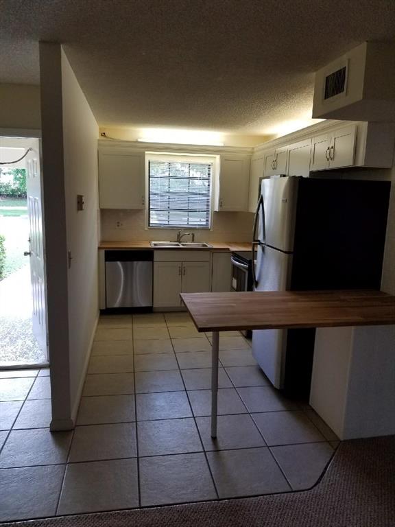 LAKE WINDWOOD CONDO - Residential Lease