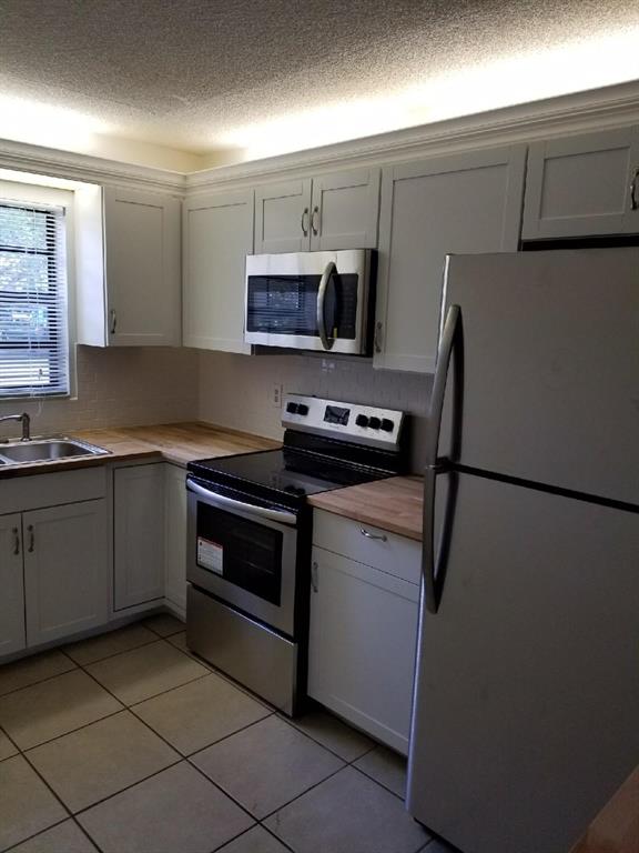 LAKE WINDWOOD CONDO - Residential Lease