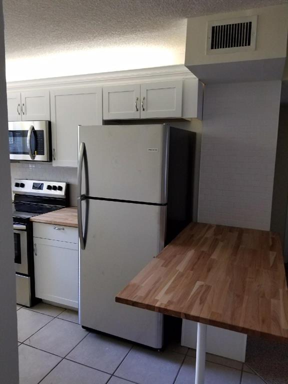 LAKE WINDWOOD CONDO - Residential Lease