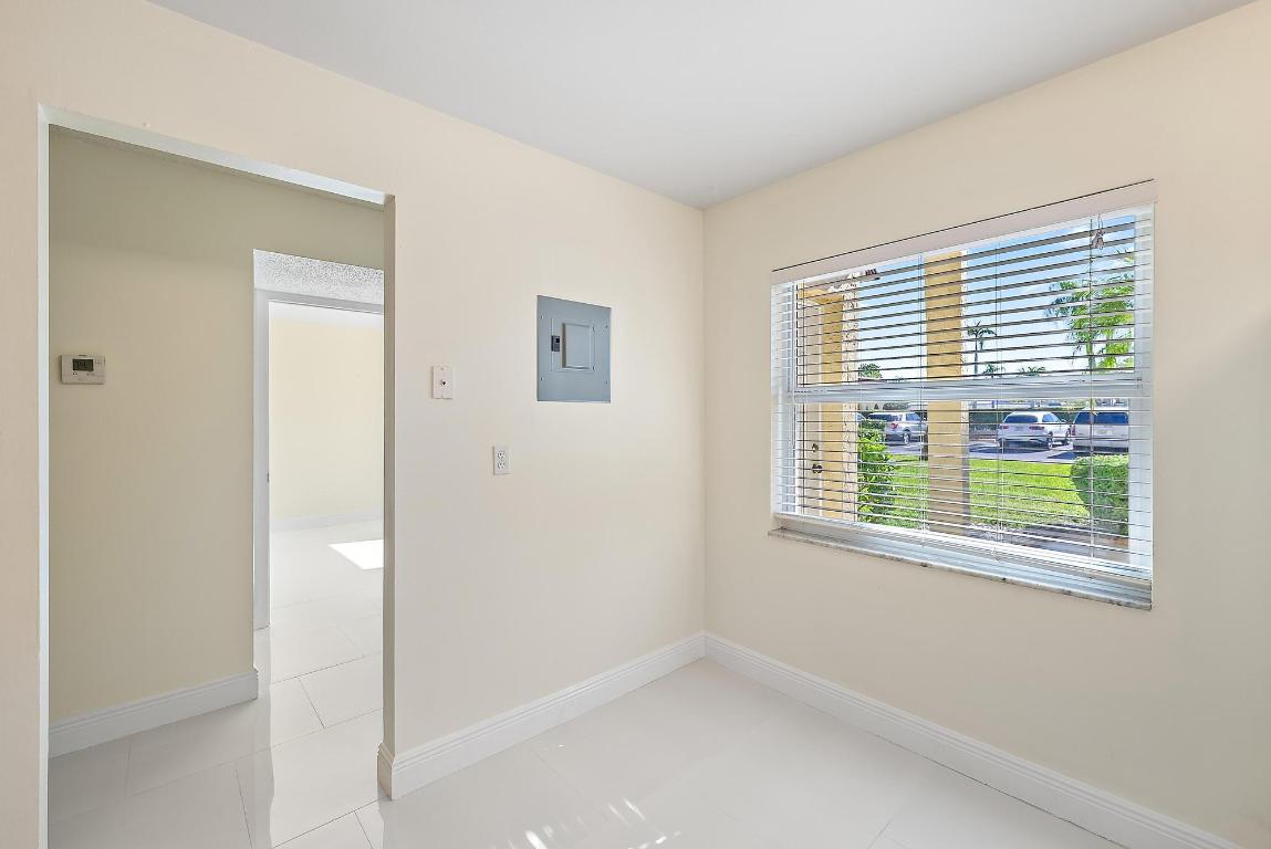 VILLAS ON THE GREEN CONDO - Residential