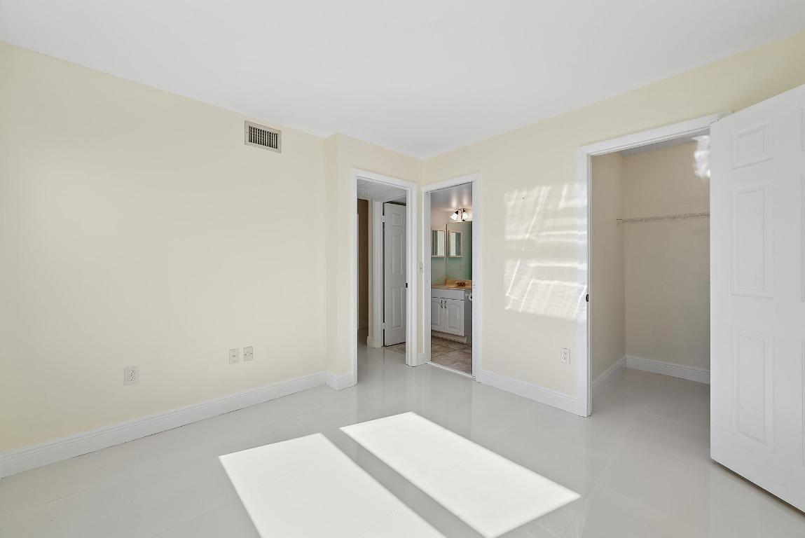 VILLAS ON THE GREEN CONDO - Residential