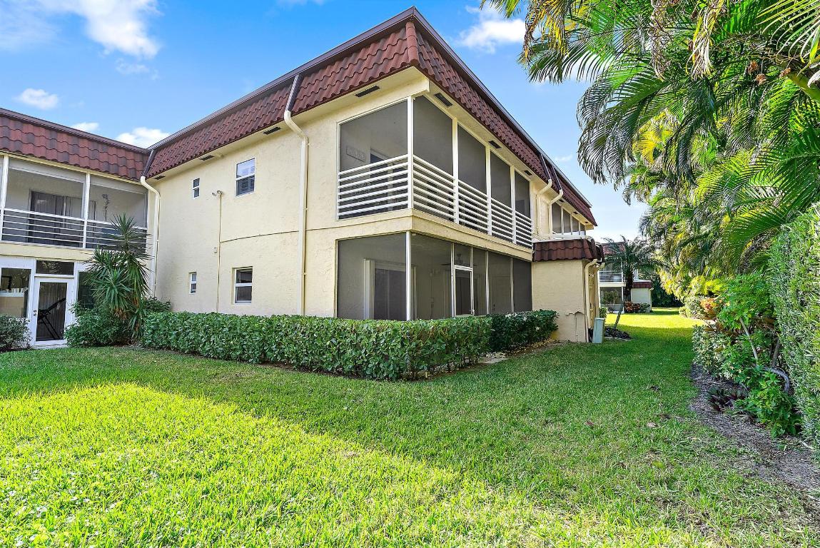 VILLAS ON THE GREEN CONDO - Residential