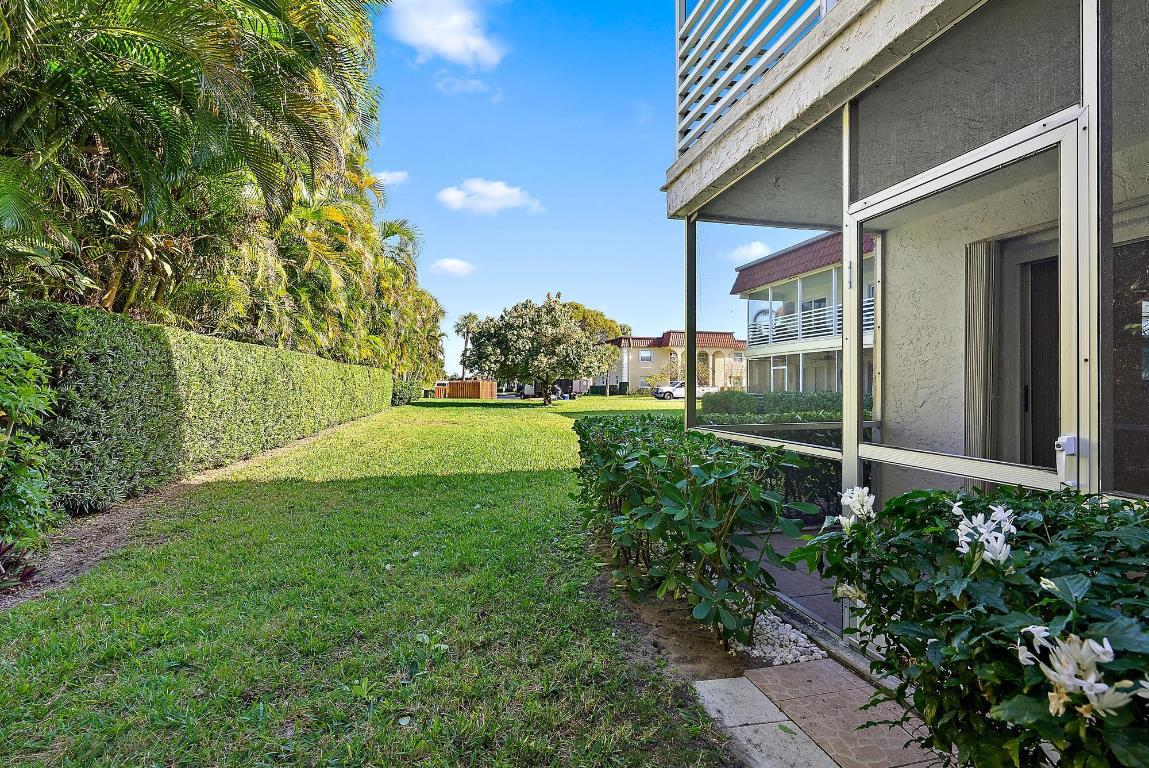 VILLAS ON THE GREEN CONDO - Residential