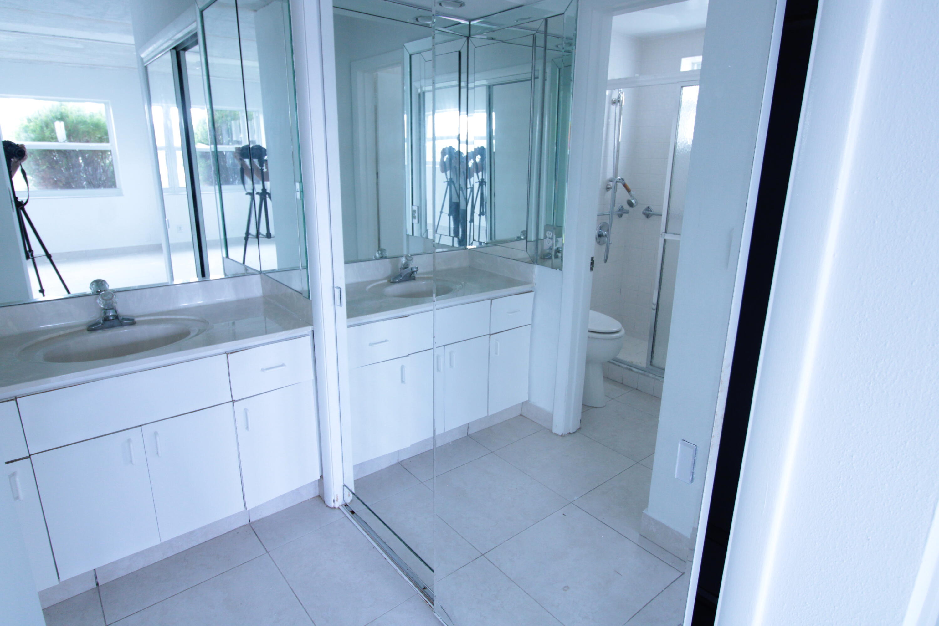 ISLE OF PARADISE CO-OP E - Residential