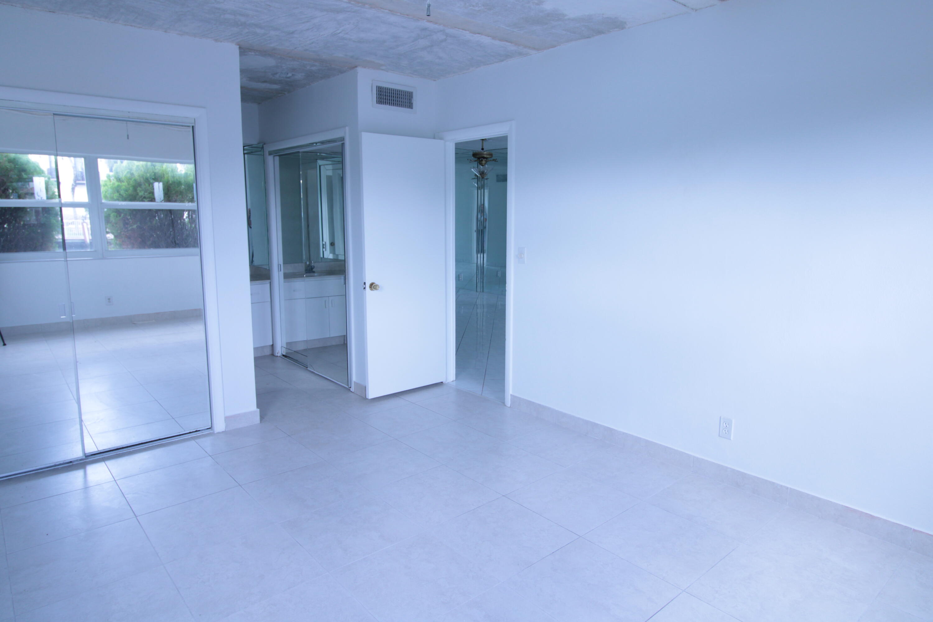 ISLE OF PARADISE CO-OP E - Residential