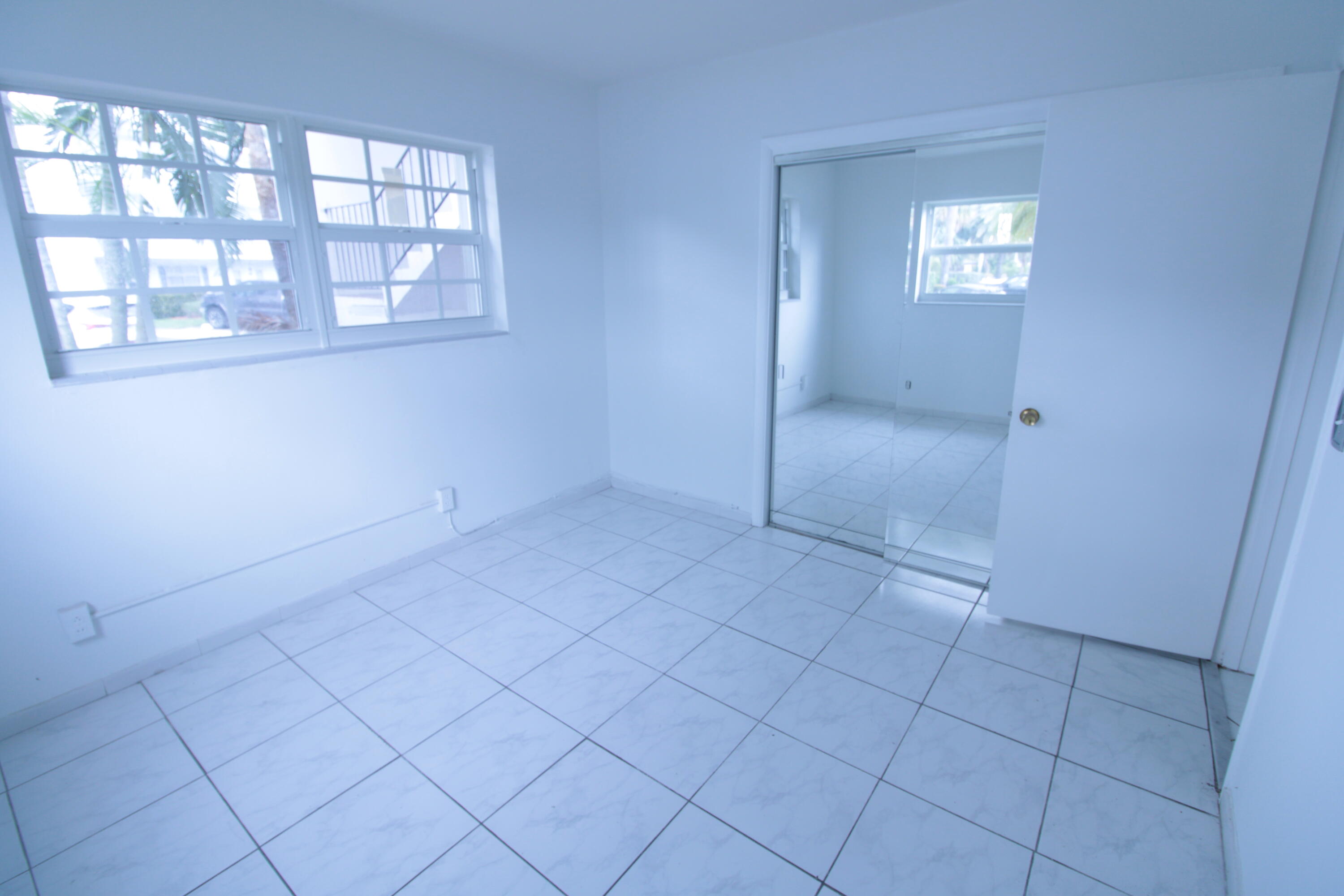 ISLE OF PARADISE CO-OP E - Residential