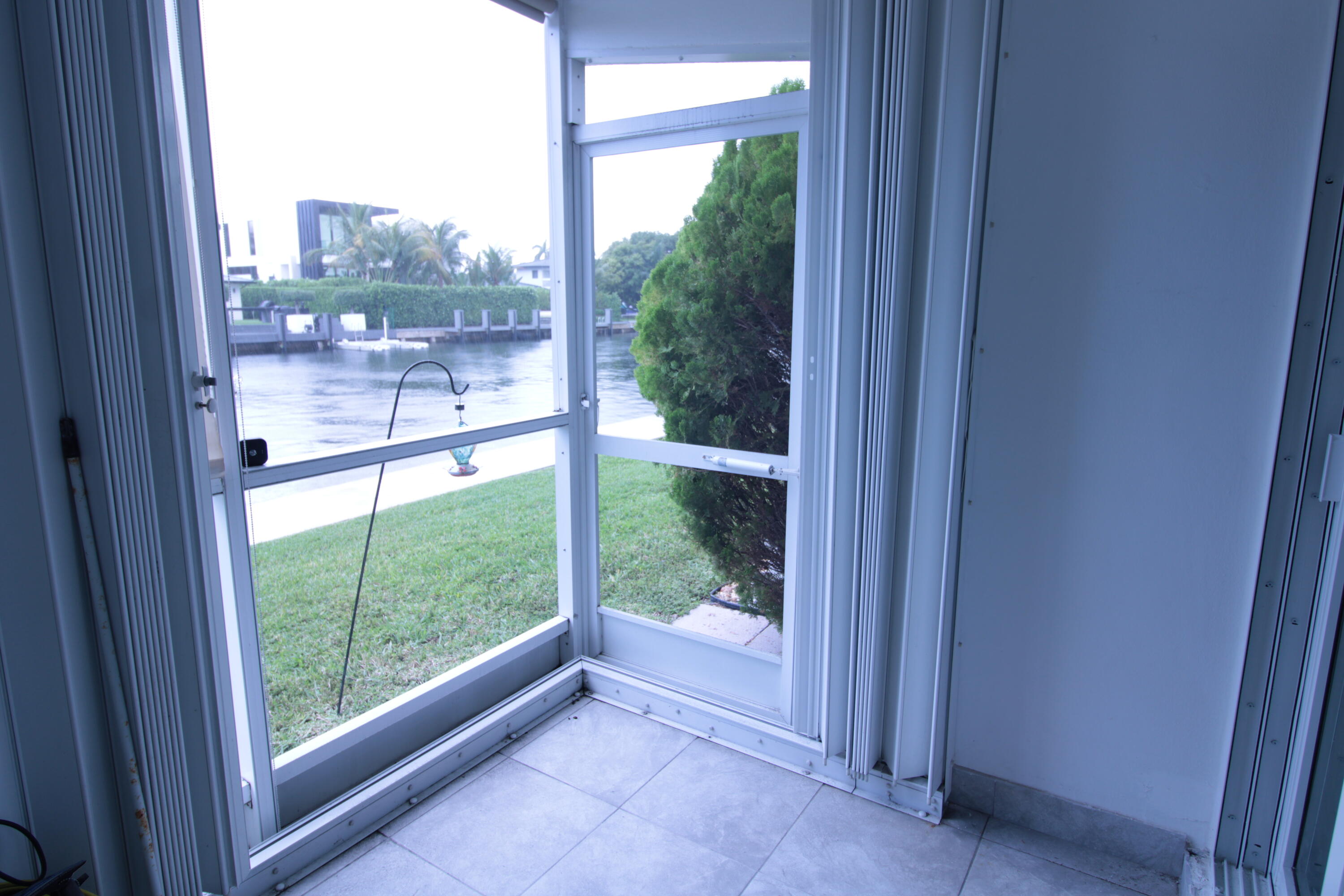 ISLE OF PARADISE CO-OP E - Residential