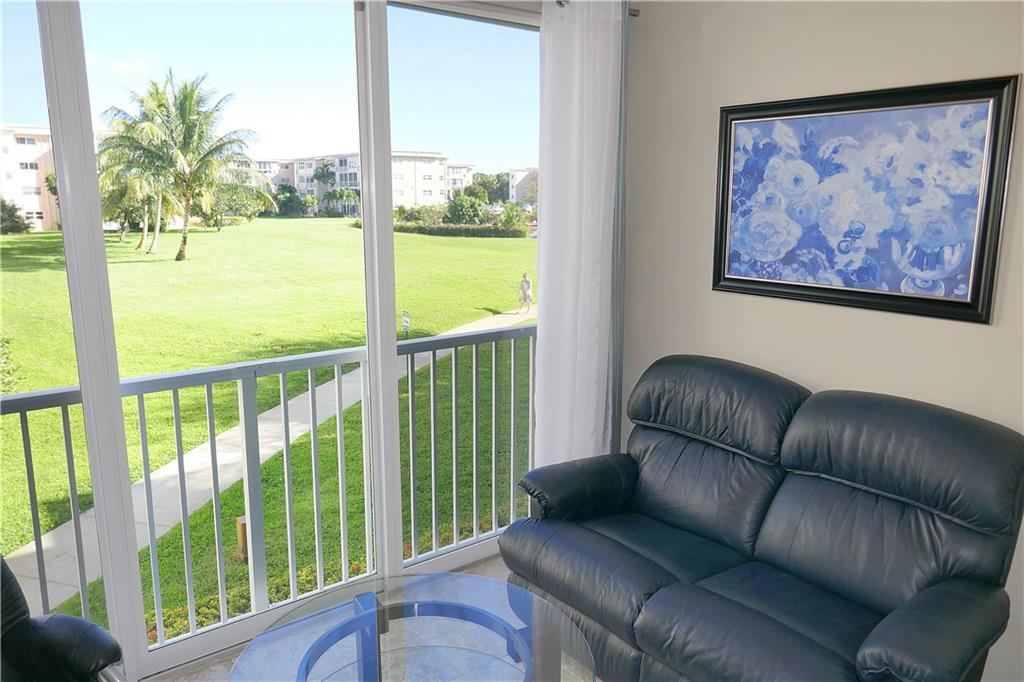 VILLAGE ROYALE GREENBROOK - Residential