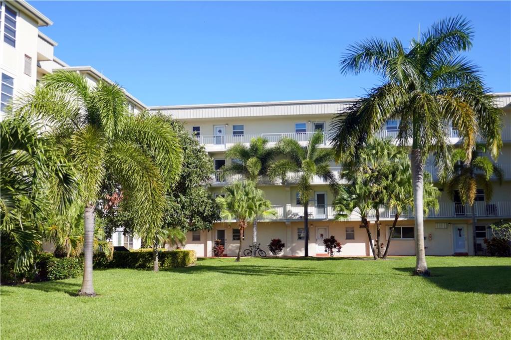 VILLAGE ROYALE GREENBROOK - Residential
