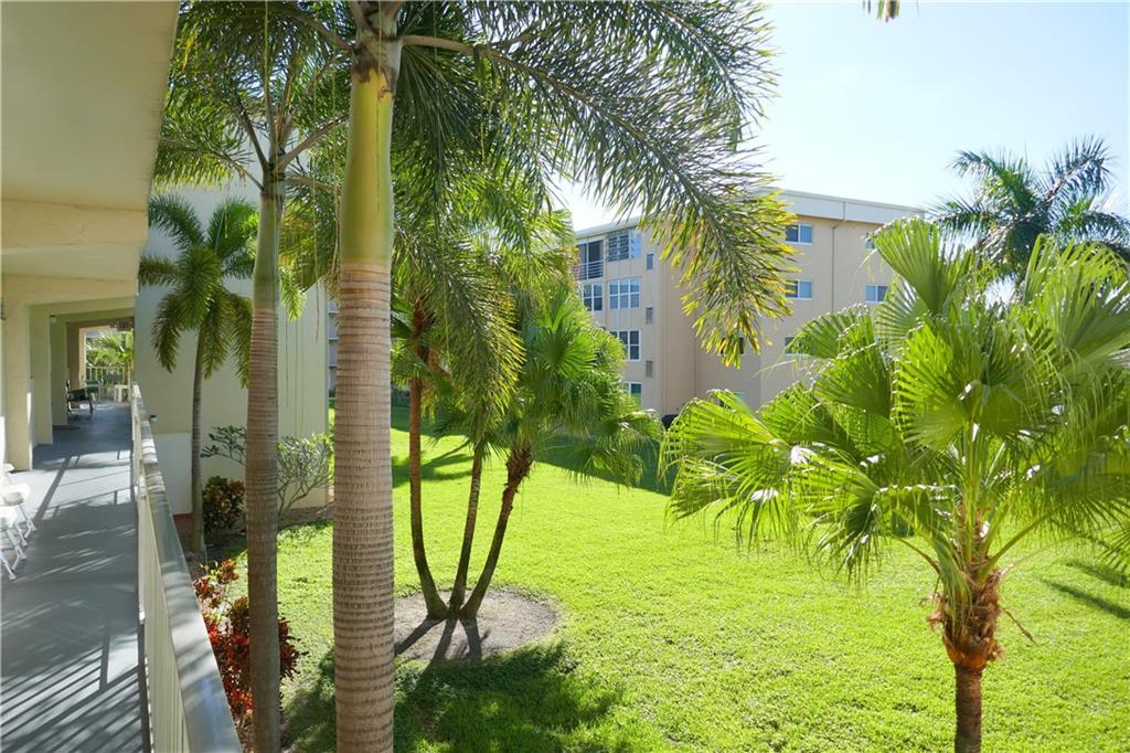VILLAGE ROYALE GREENBROOK - Residential