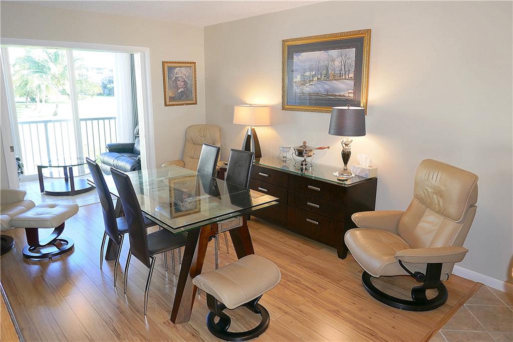 VILLAGE ROYALE GREENBROOK - Residential