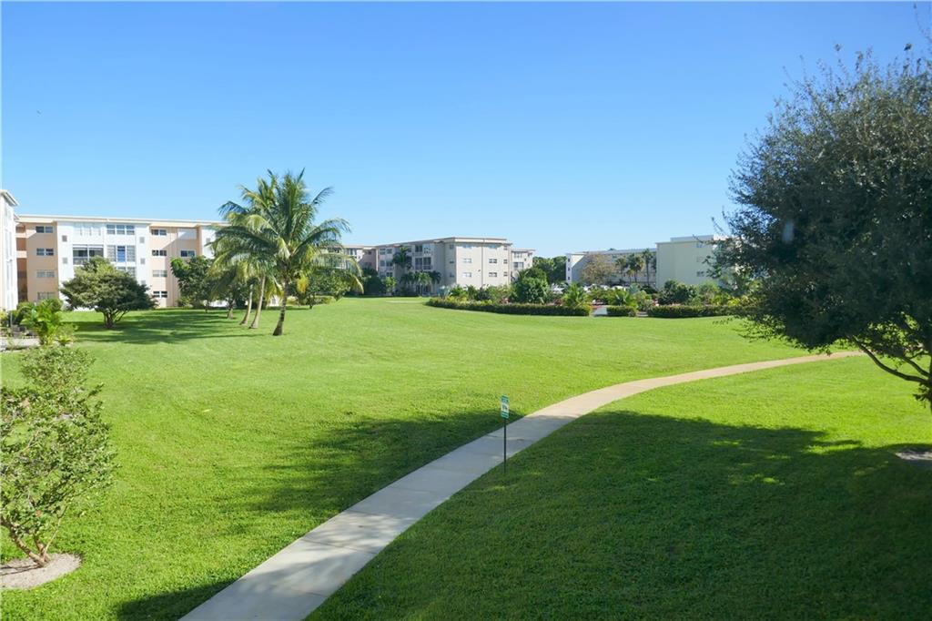 VILLAGE ROYALE GREENBROOK - Residential