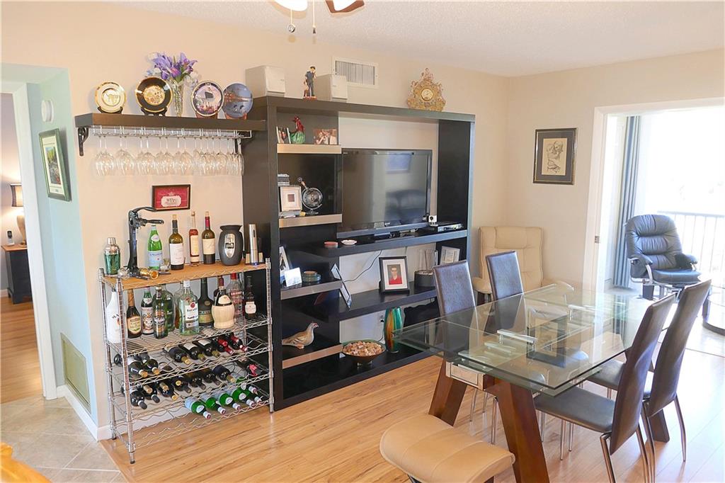 VILLAGE ROYALE GREENBROOK - Residential