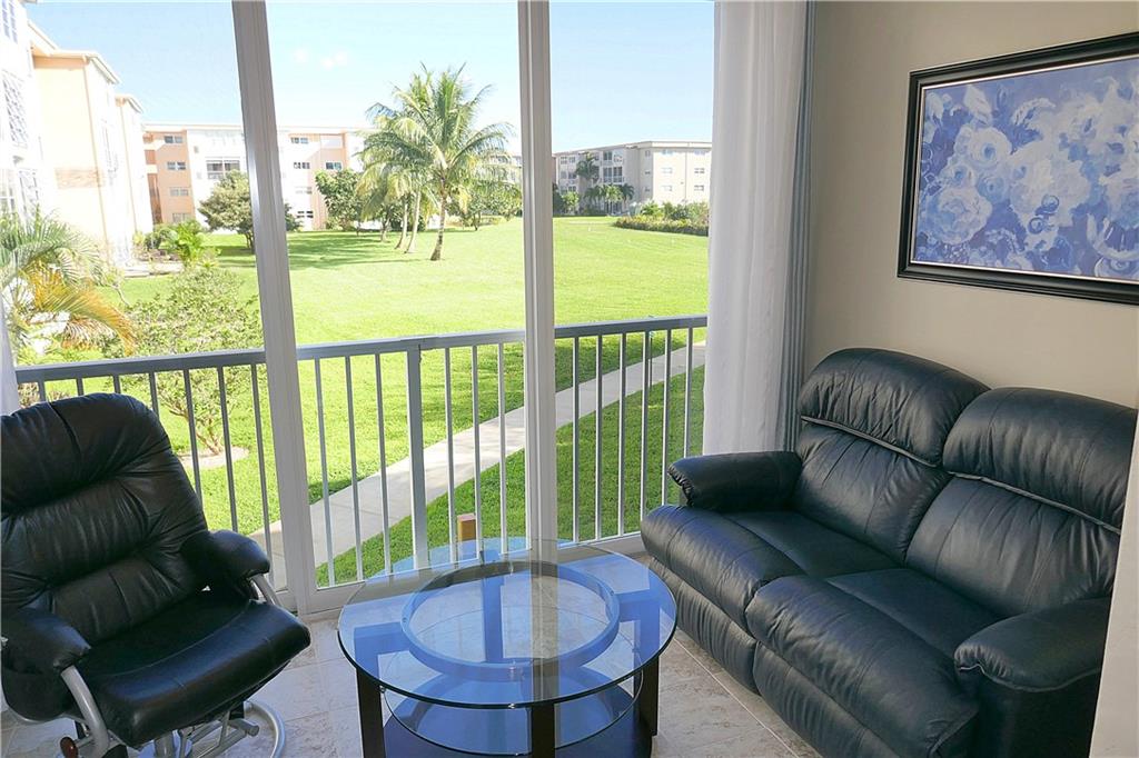 VILLAGE ROYALE GREENBROOK - Residential
