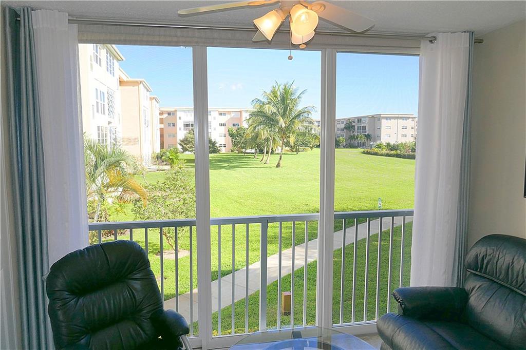 VILLAGE ROYALE GREENBROOK - Residential