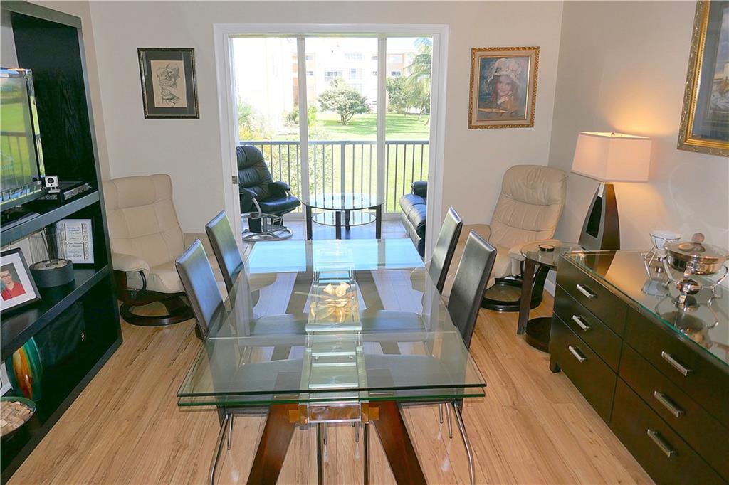 VILLAGE ROYALE GREENBROOK - Residential