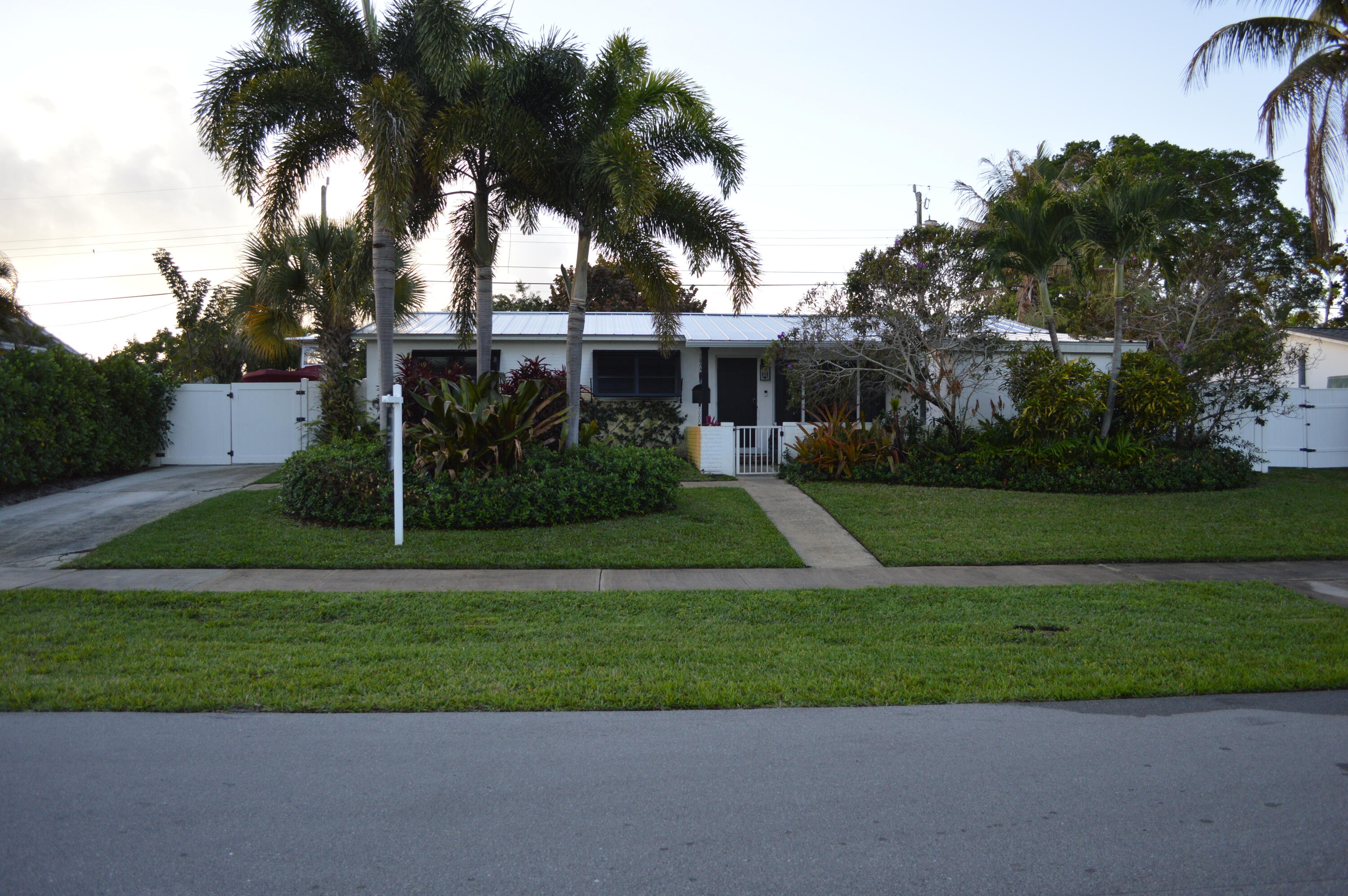 NORTH PALM BEACH VILLAGE OF 1 - Residential