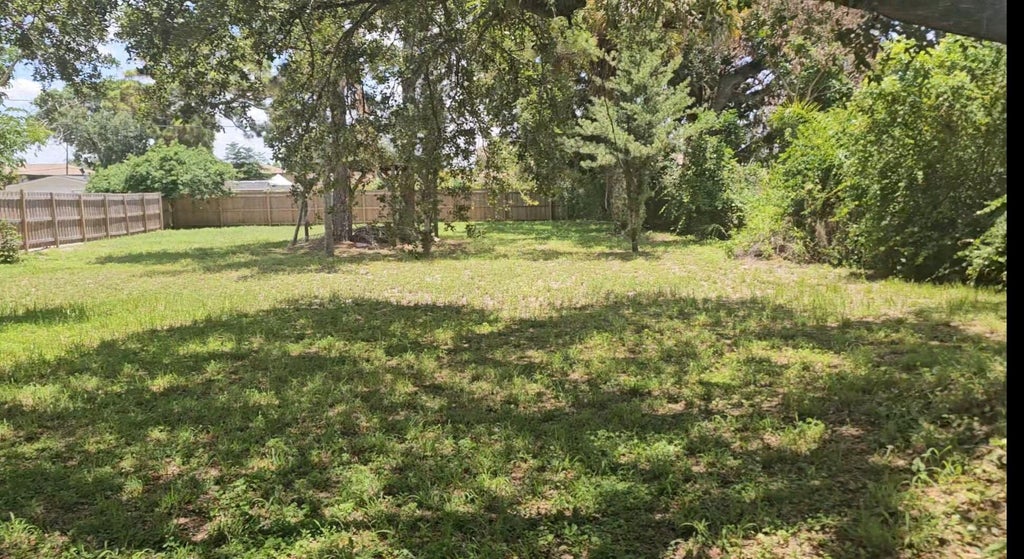 Photo of 1401 Jersey Avenue, Fort Pierce, FL 34950 (MLS # B26042676)