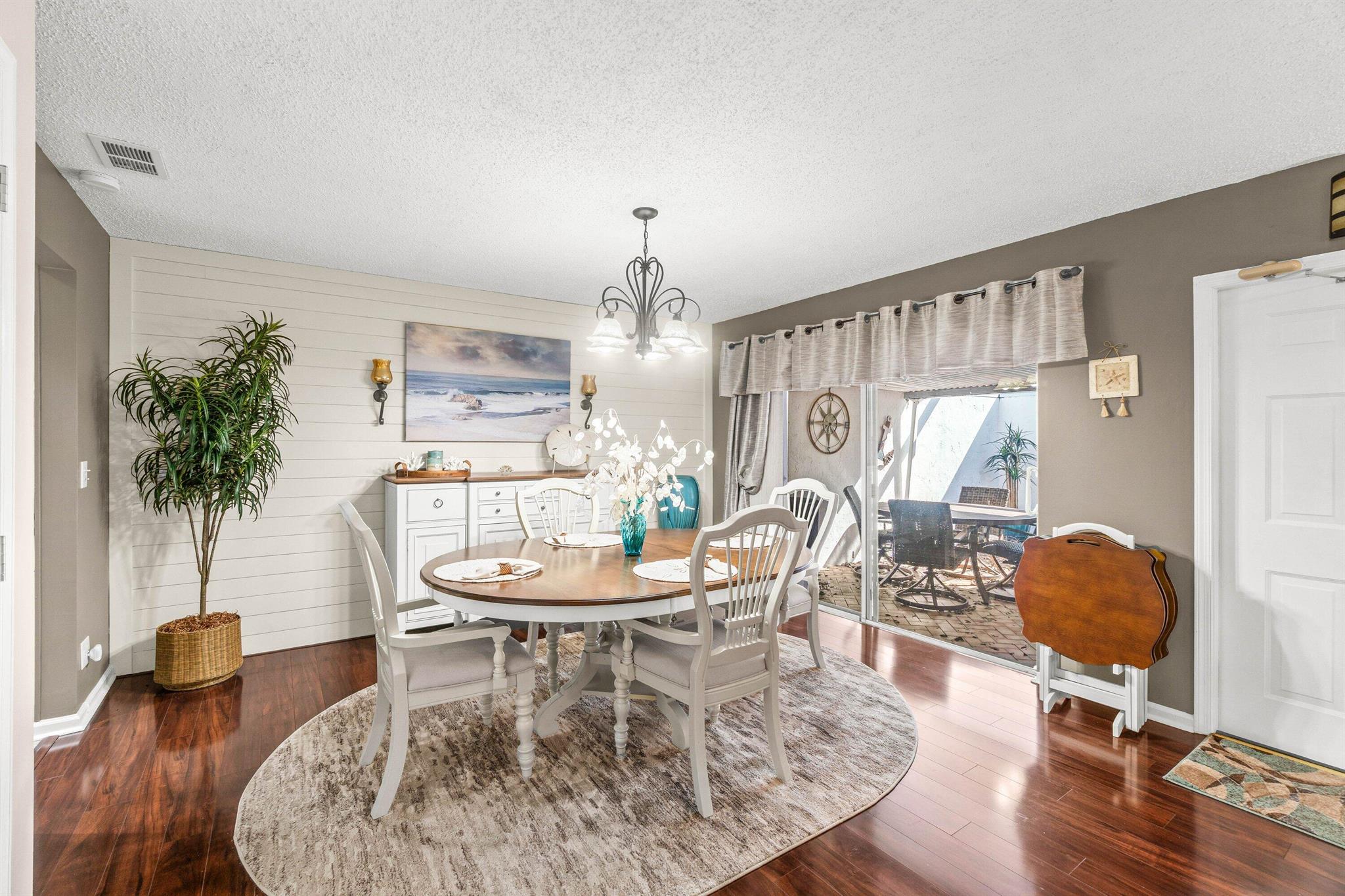 LIMETREE CONDO - Residential