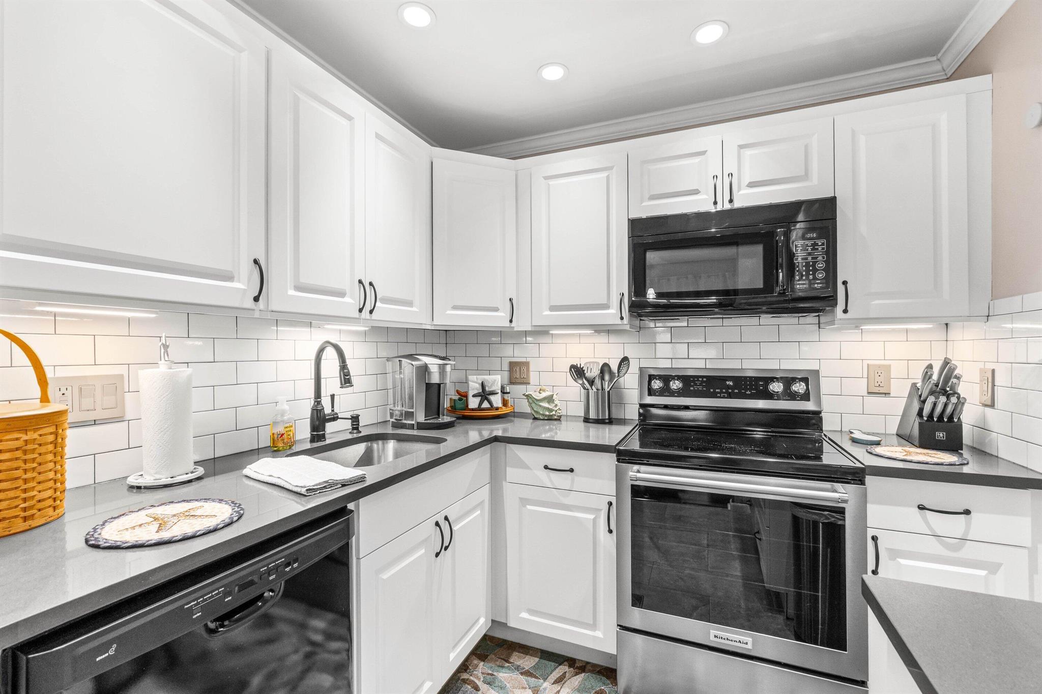 LIMETREE CONDO - Residential