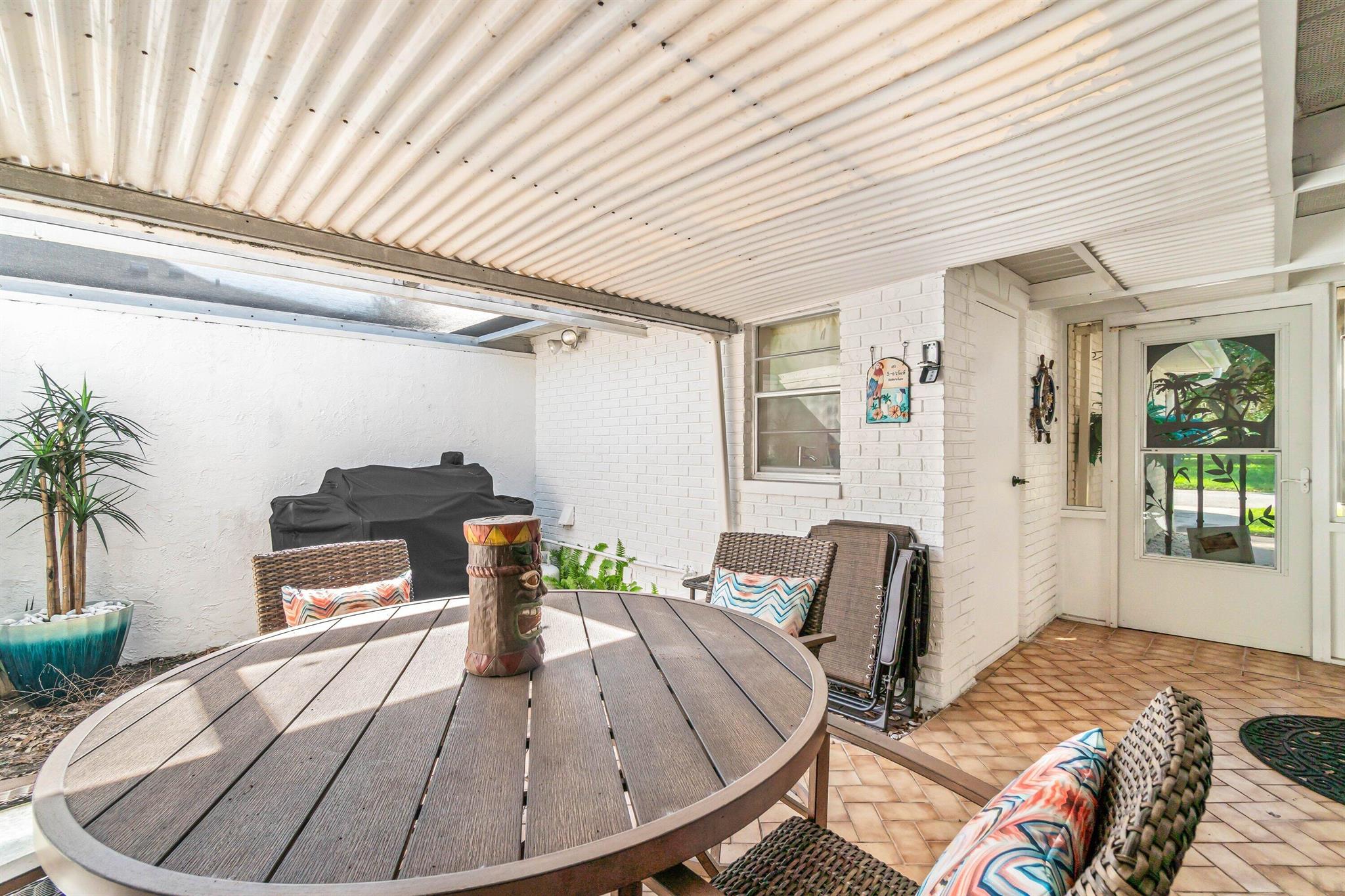 LIMETREE CONDO - Residential