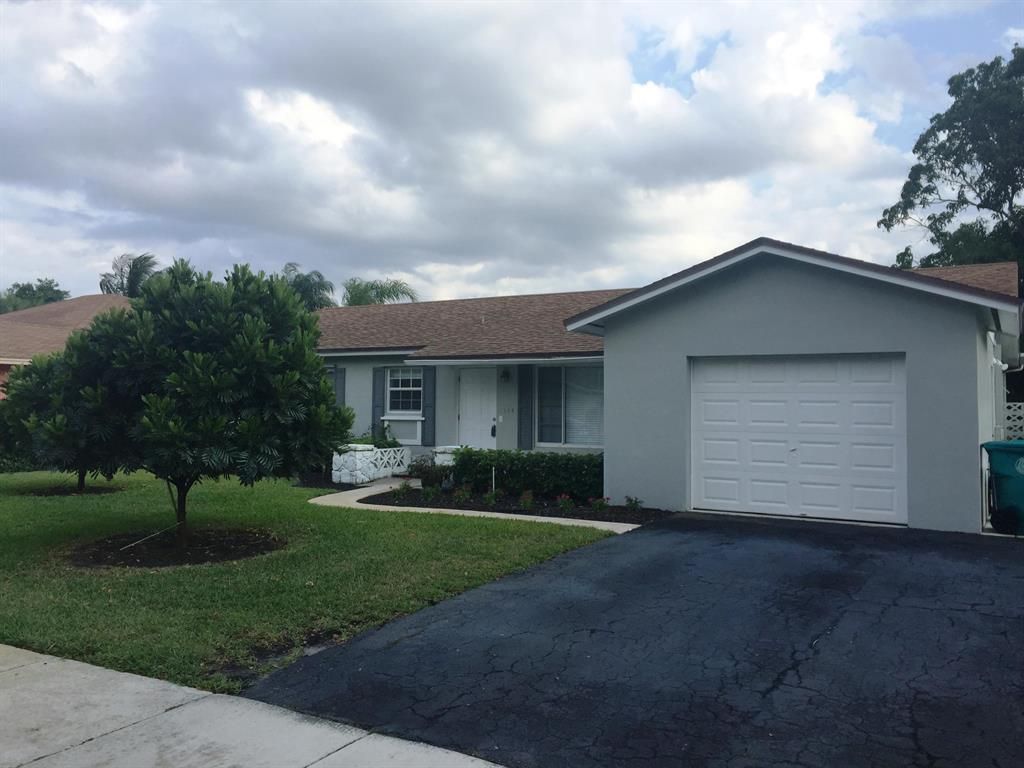 Photo of 134 SE 26th Avenue, Boynton Beach, FL 33435 (MLS # R10732060)
