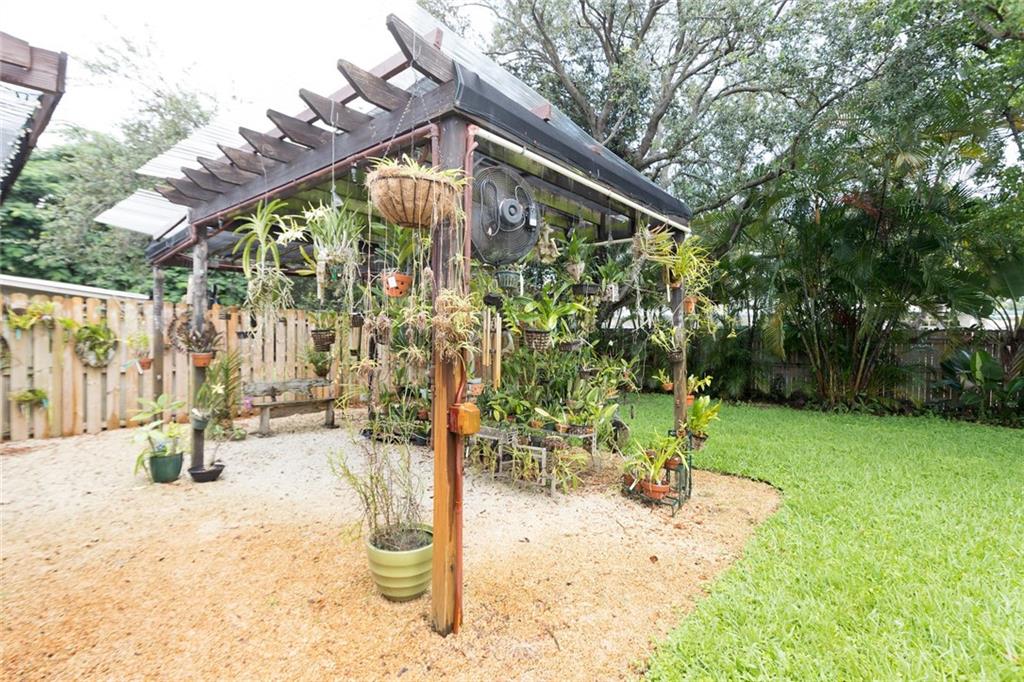 Lauderdale Isles 2 33-20 - Residential