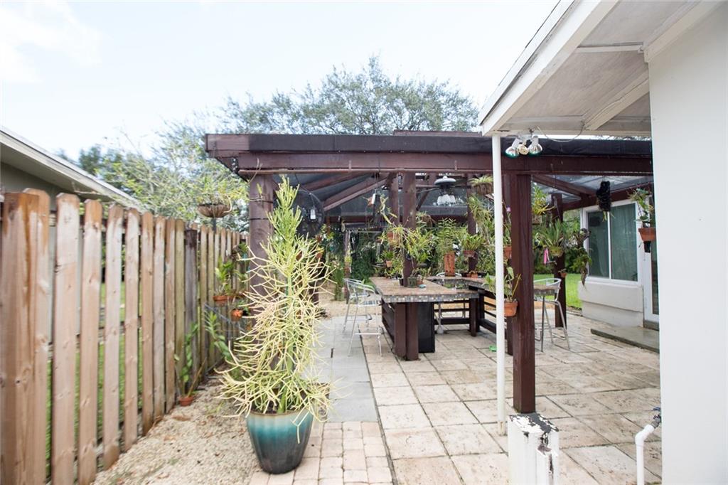 Lauderdale Isles 2 33-20 - Residential