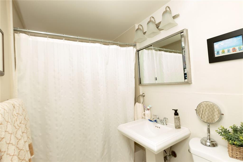 Lauderdale Isles 2 33-20 - Residential