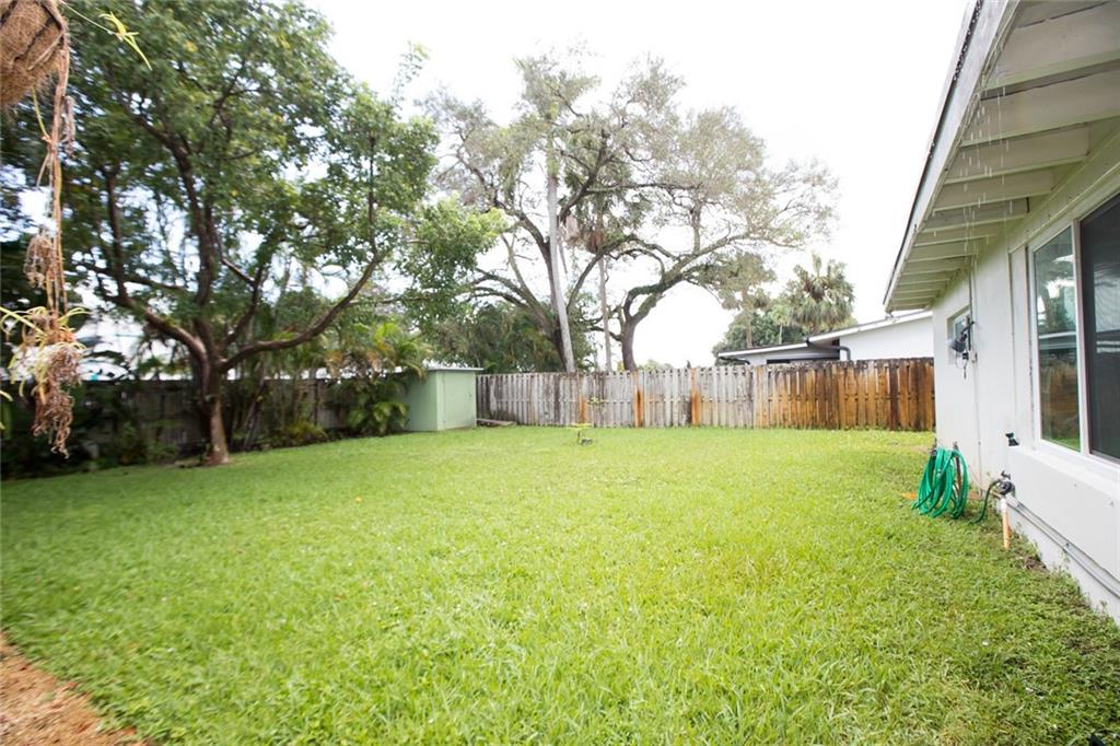 Lauderdale Isles 2 33-20 - Residential