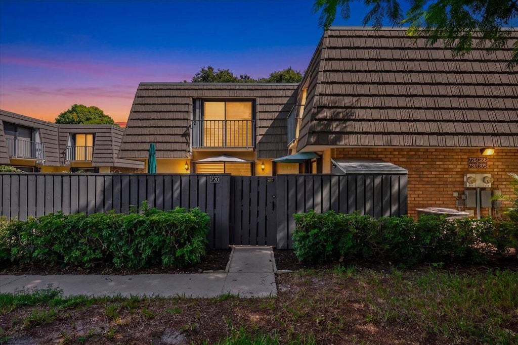 Photo of 730 7TH Way #730, West Palm Beach, FL 33407 (MLS # B26077320)