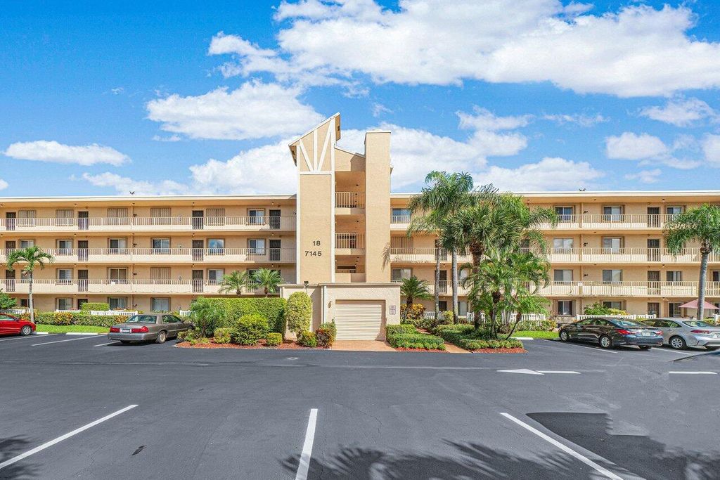 Photo of 7145 Huntington Lane #107, Delray Beach, FL 33446 (MLS # R10781218)