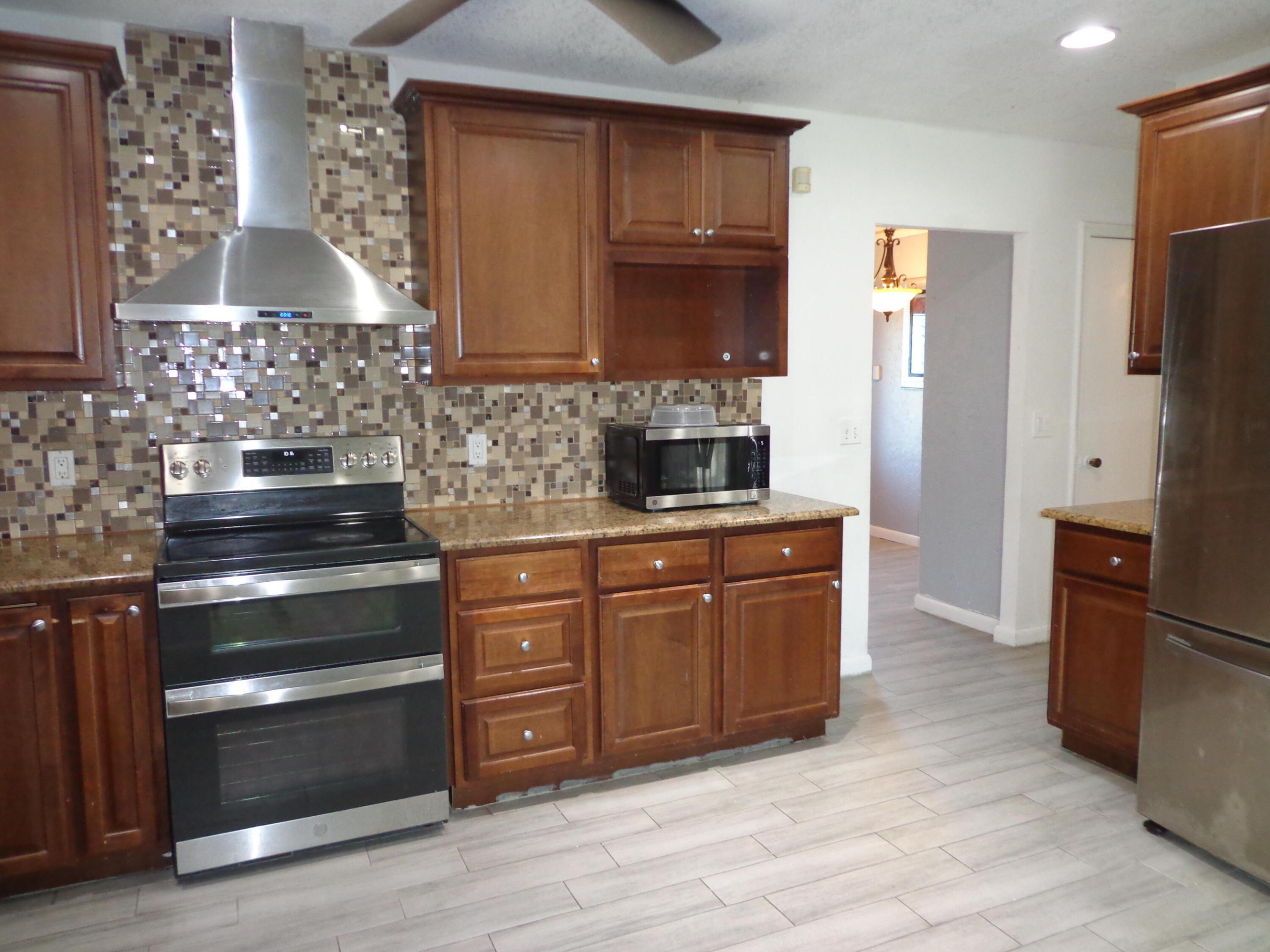 LA MANCHA - Residential Lease