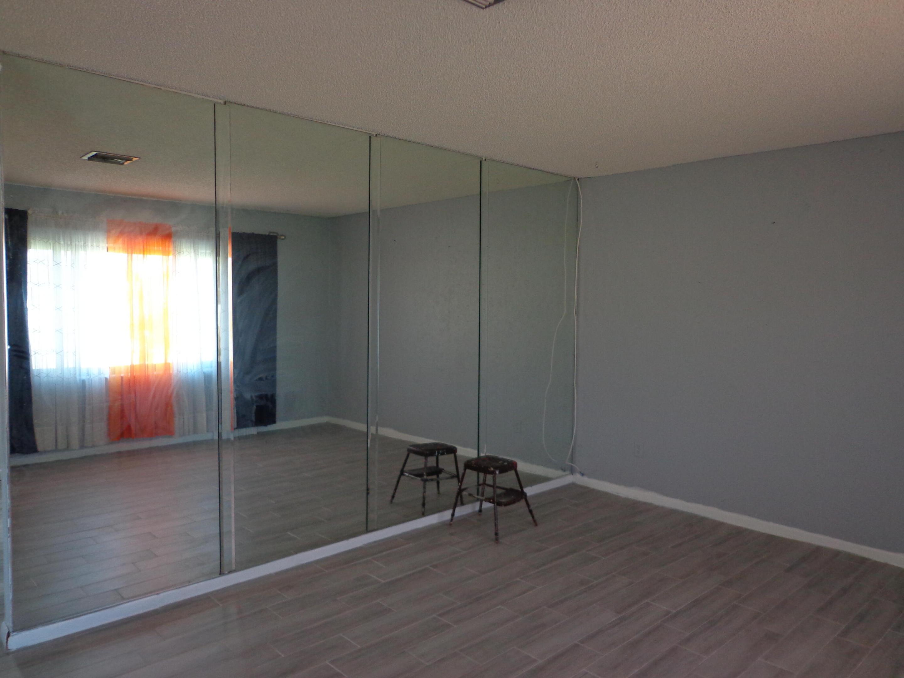 LA MANCHA - Residential Lease