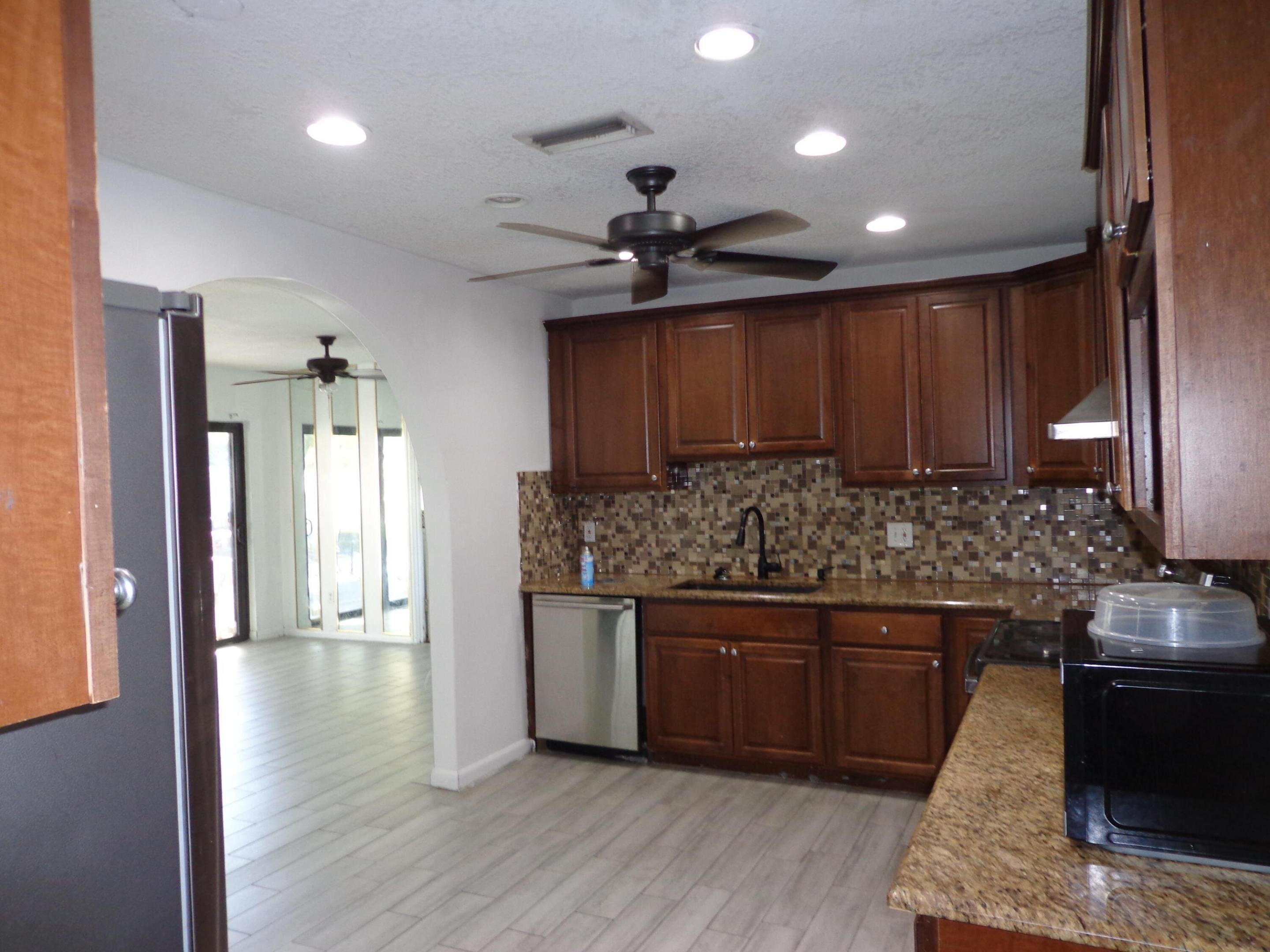 LA MANCHA - Residential Lease