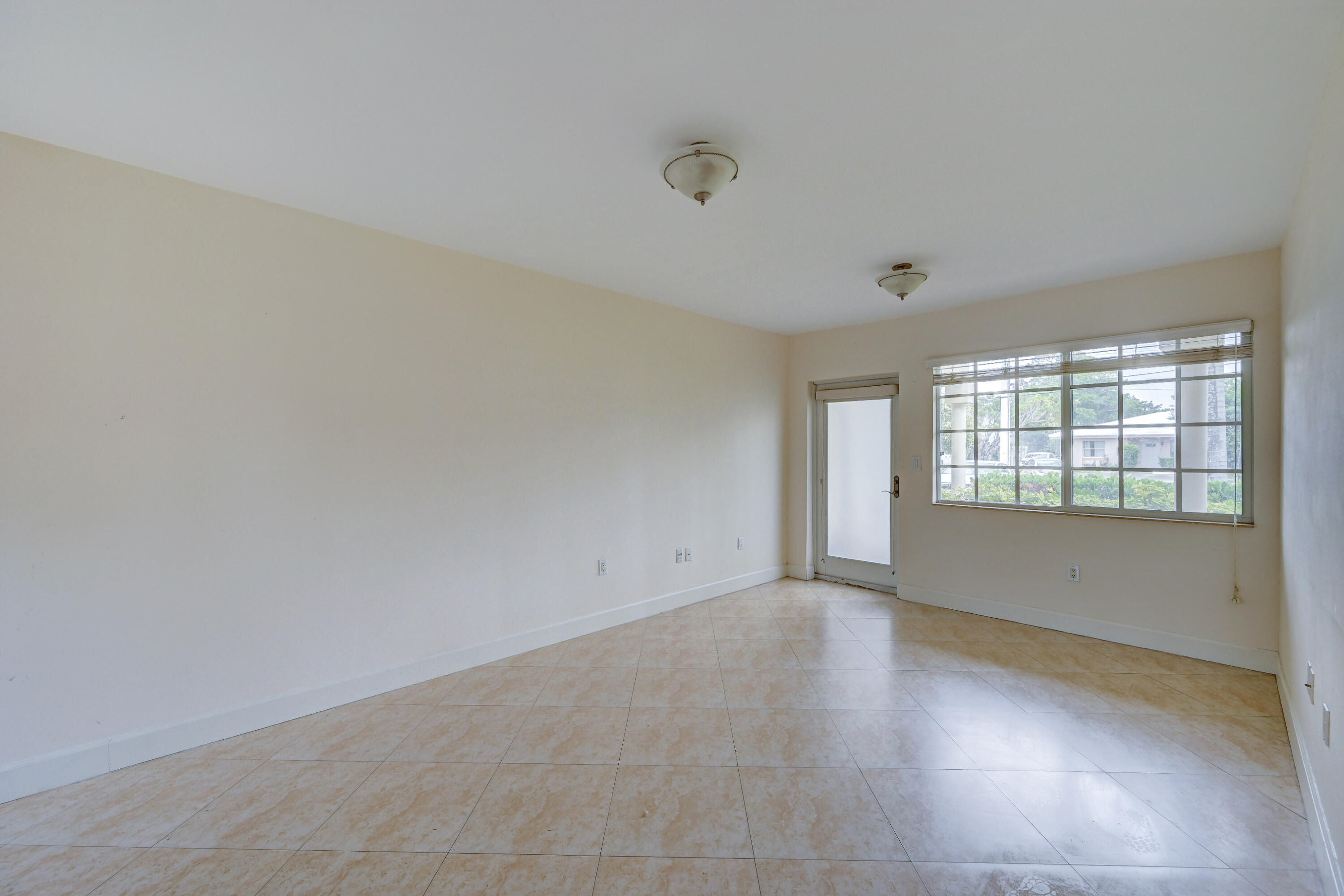 BOULEVARD PARK ISLES SEC 5 - Residential Lease